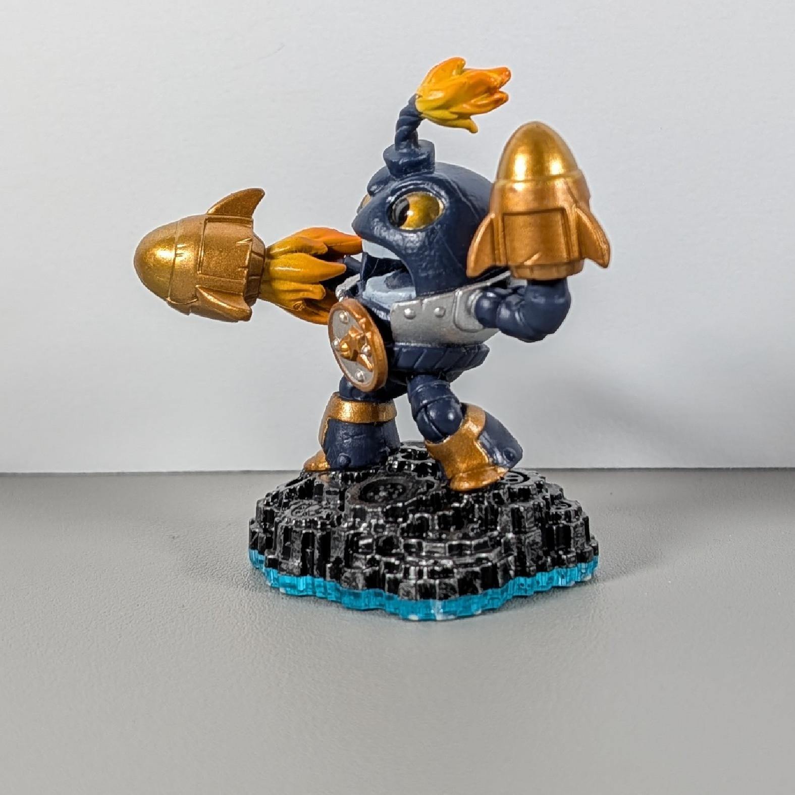 Skylanders SWAP FORCE Character Figure: COUNTDOWN (blue base)