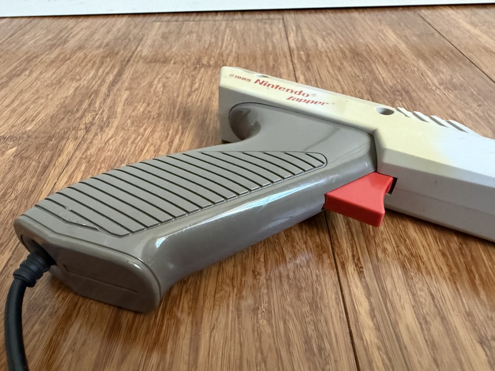 Nintendo NES Zapper Light Gun • Duck Hunt • Gray NES-005 • OEM Authentic