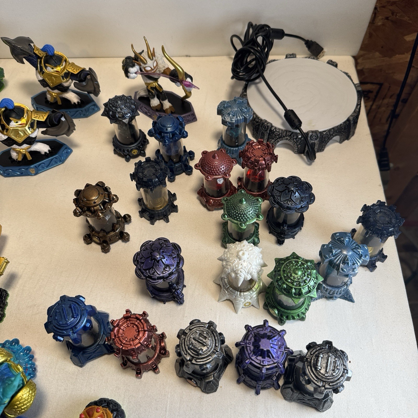 Activision Skylanders Character Figures 90 With Portal Crystals And Keys!