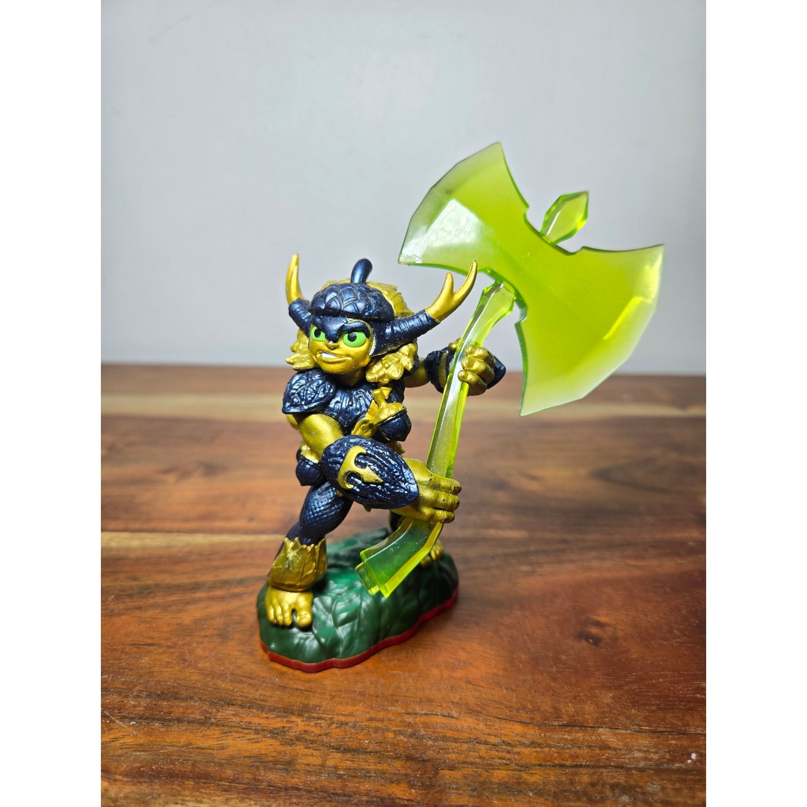 Skylanders Trap Team Legendary Bushwhack Figure