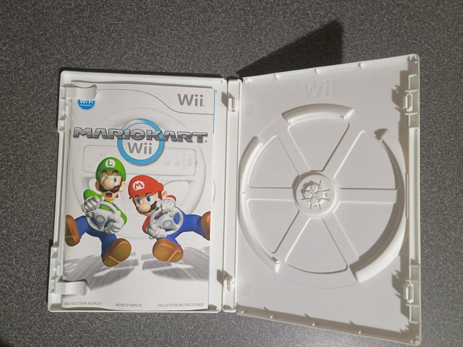Nintendo Mario Kart Wii Original DVD Keep Case w/ Manual, Cover Art & Inserts