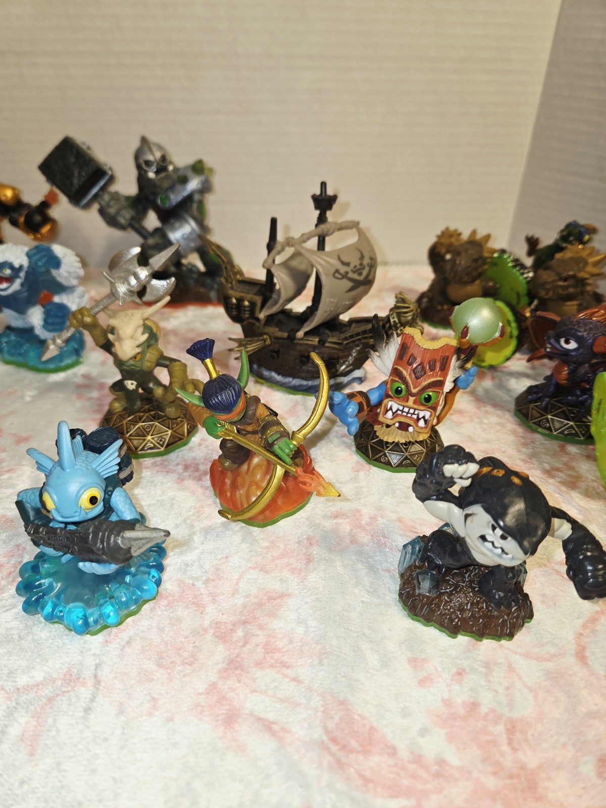 HUGE Lot Of 38 Activision Skylanders Character Figures Mixed Series Action