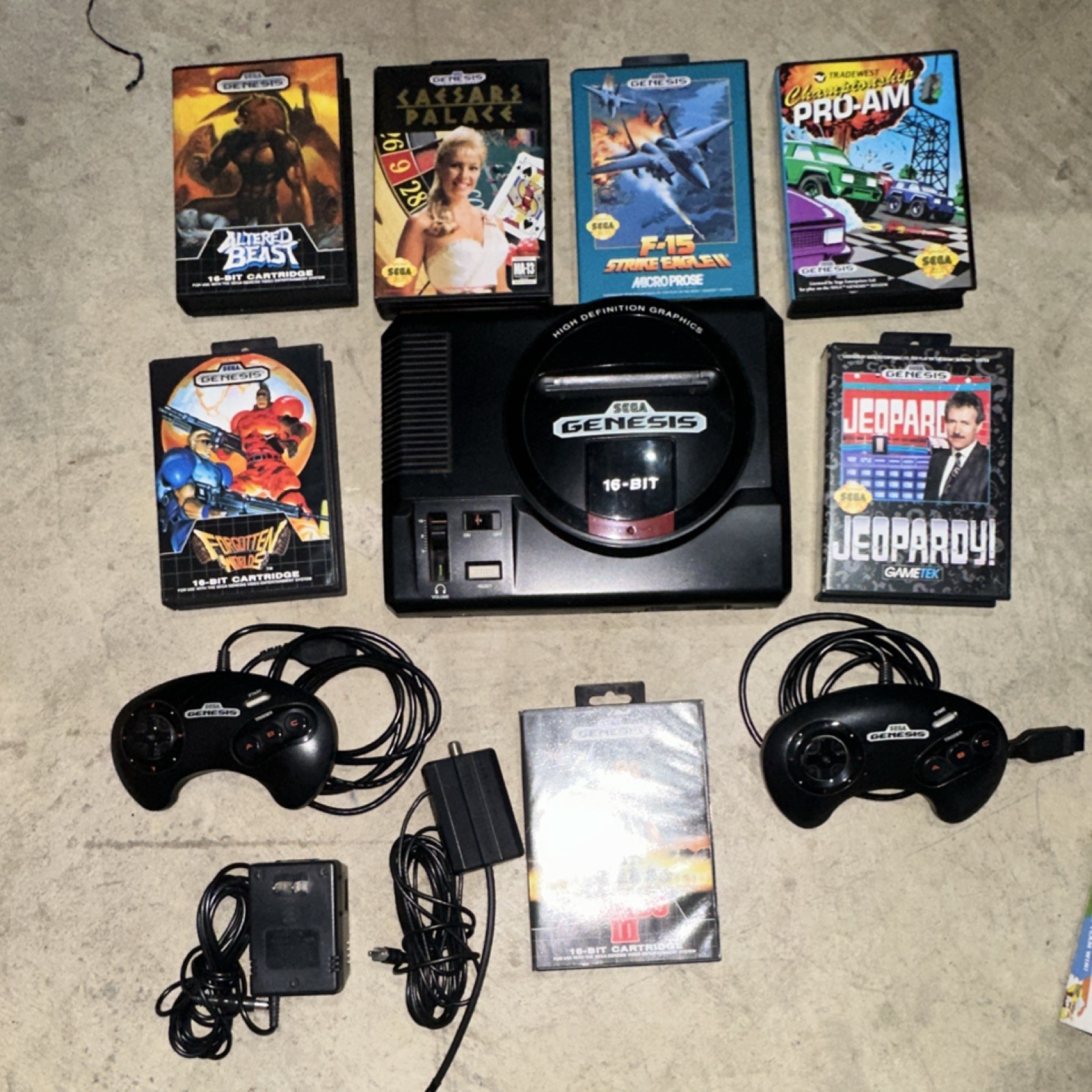 SEGA Genesis 16-Bit Console Bundle 2 Wired Controllers Power/RF + Games CLEAN