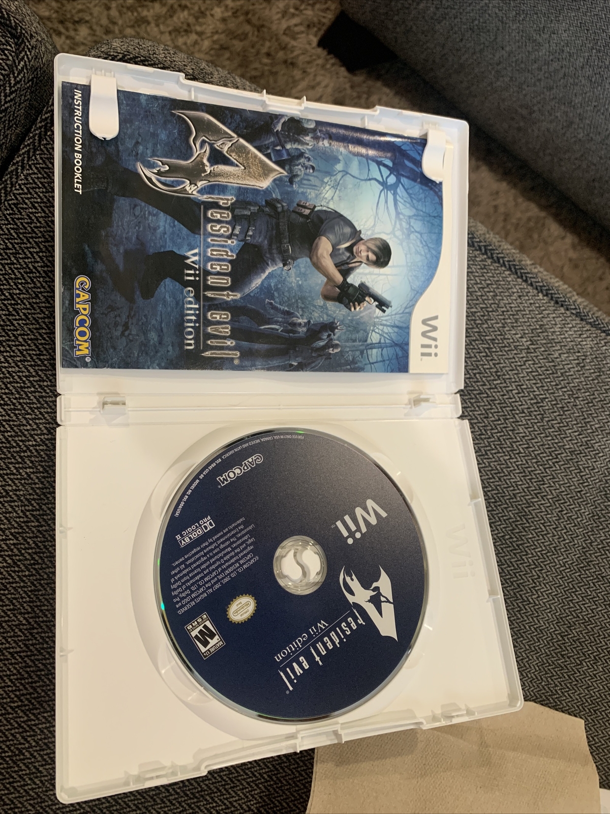 Resident Evil 4 (Nintendo Wii, 2007) Complete Mint Disc