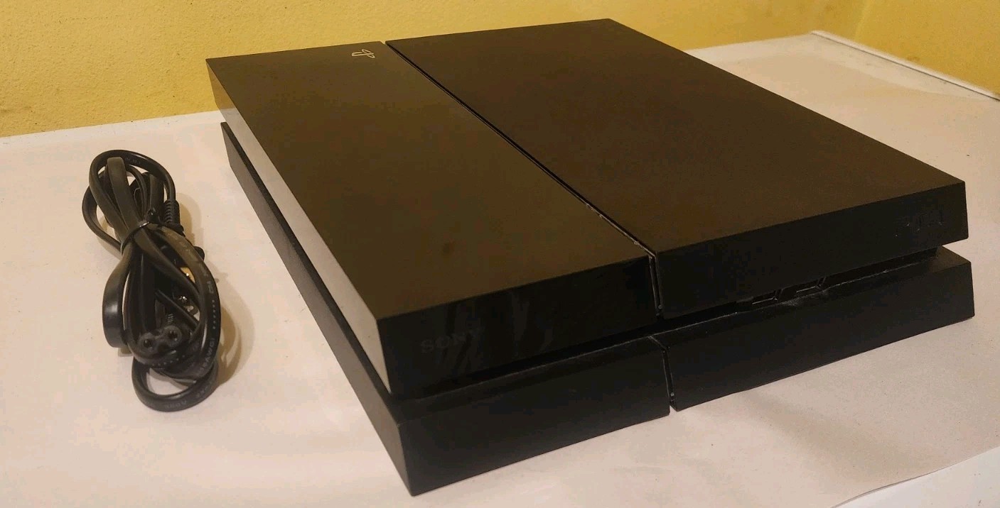 Sony PS4 W/New Controller & 4 Games CUH-1115A 500GB Console Works Great!!