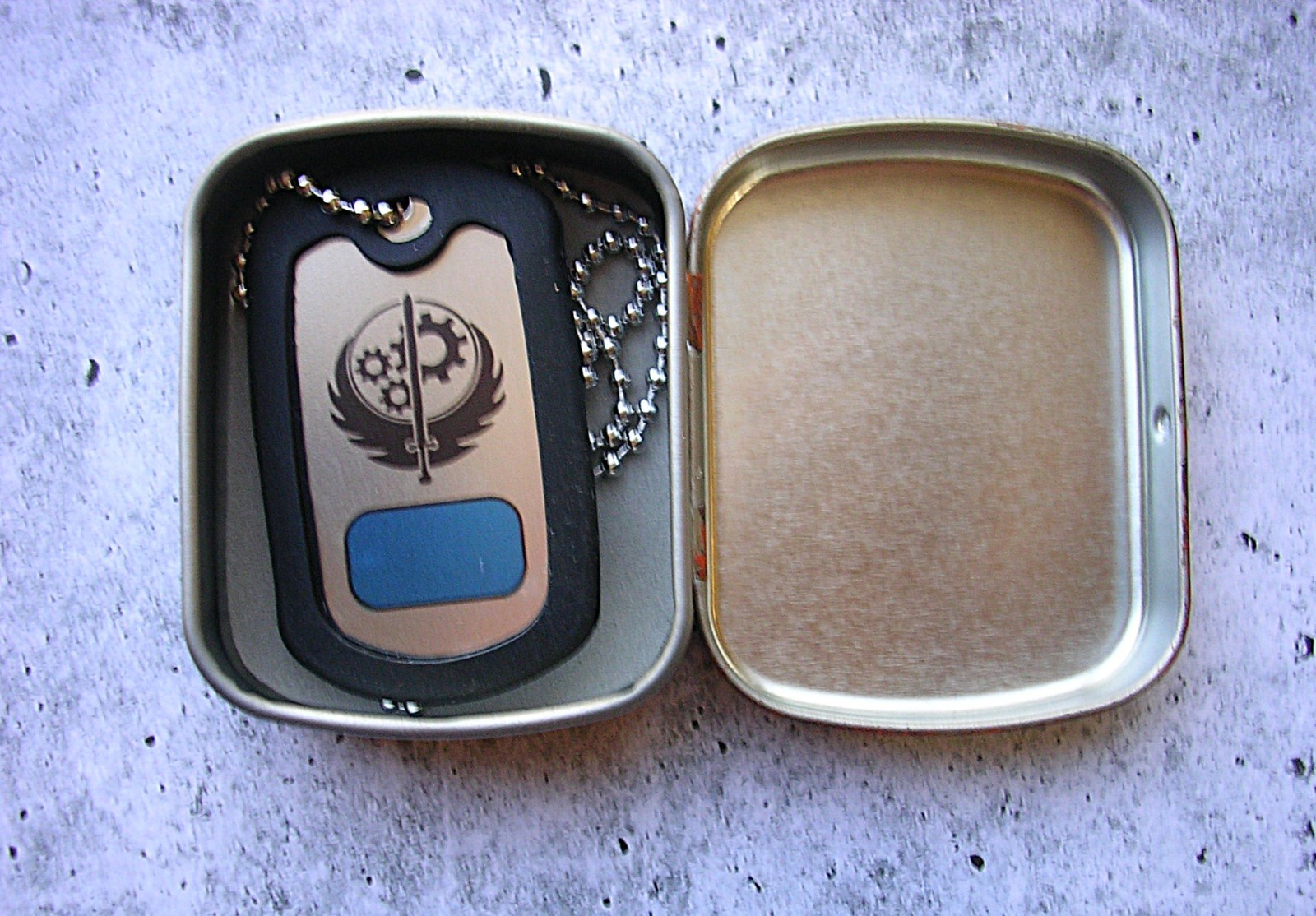 Brotherhood of Steel Dog tag and tin War Never Changes ” Rusty Cosplay Prop