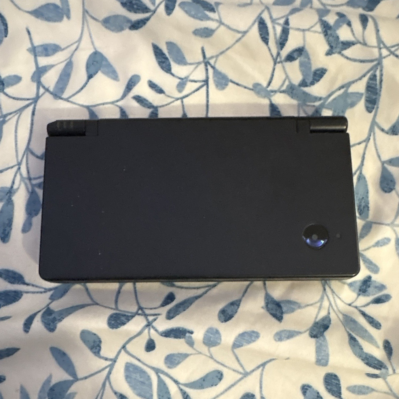 Nintendo DSi Black Dual Screen Handheld, Region Free, 256MB (TWL-001)