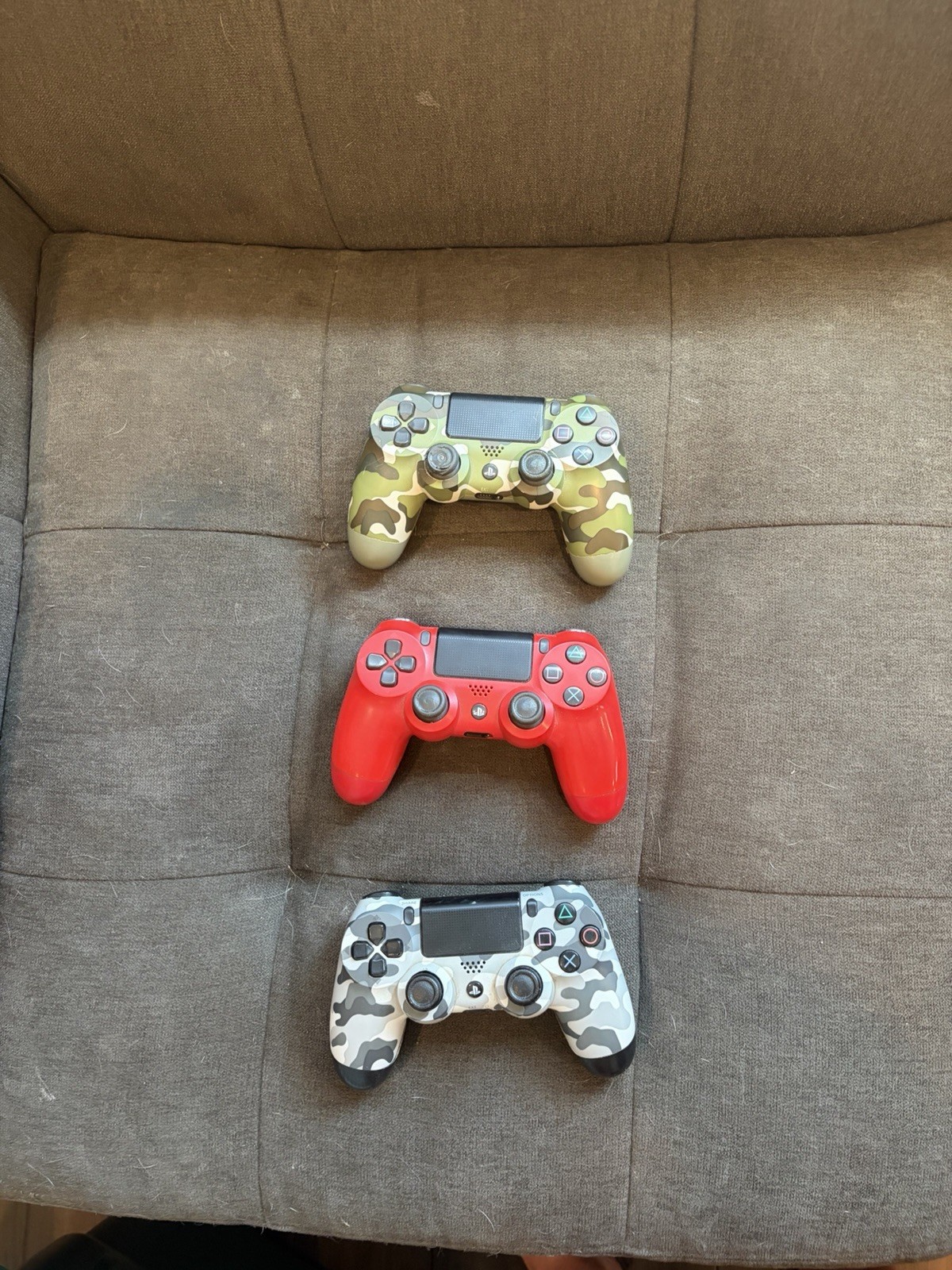 Sony PlayStation 4 PS4 Console Bundle w/ 3 Controllers, Games & Extra Storage