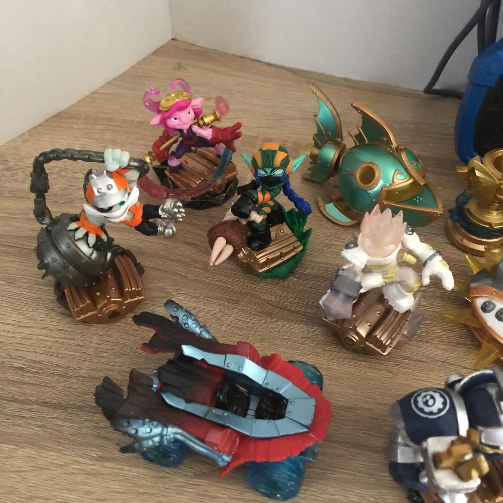Skylanders Super Chargers Lot Of 20 Portal Power Character Figures Xbox 360