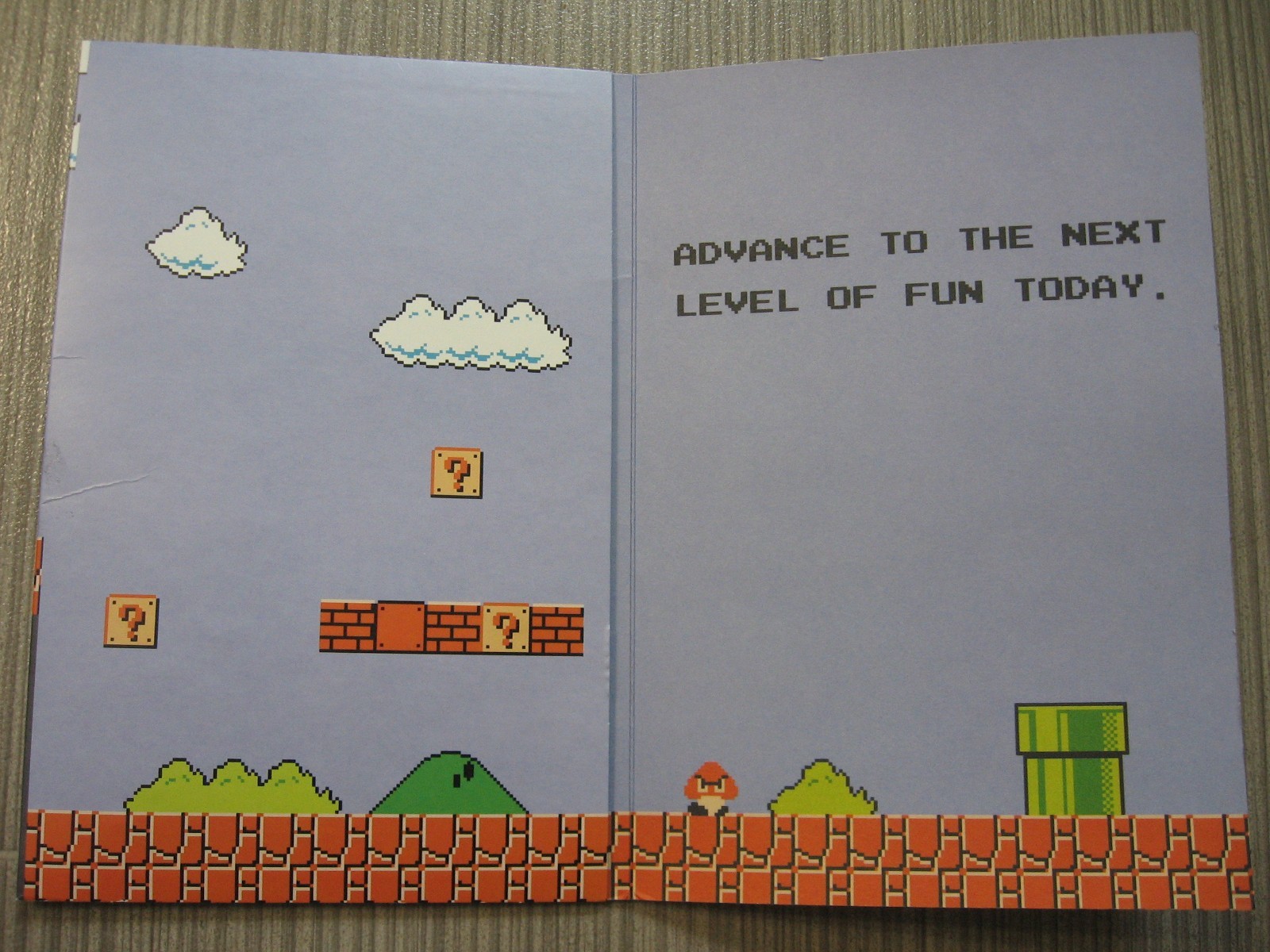 NINTENDO SUPER MARIO BROTHERS BIRTHDAY CARD – LIGHTS UP WITH SOUND, HALLMARK