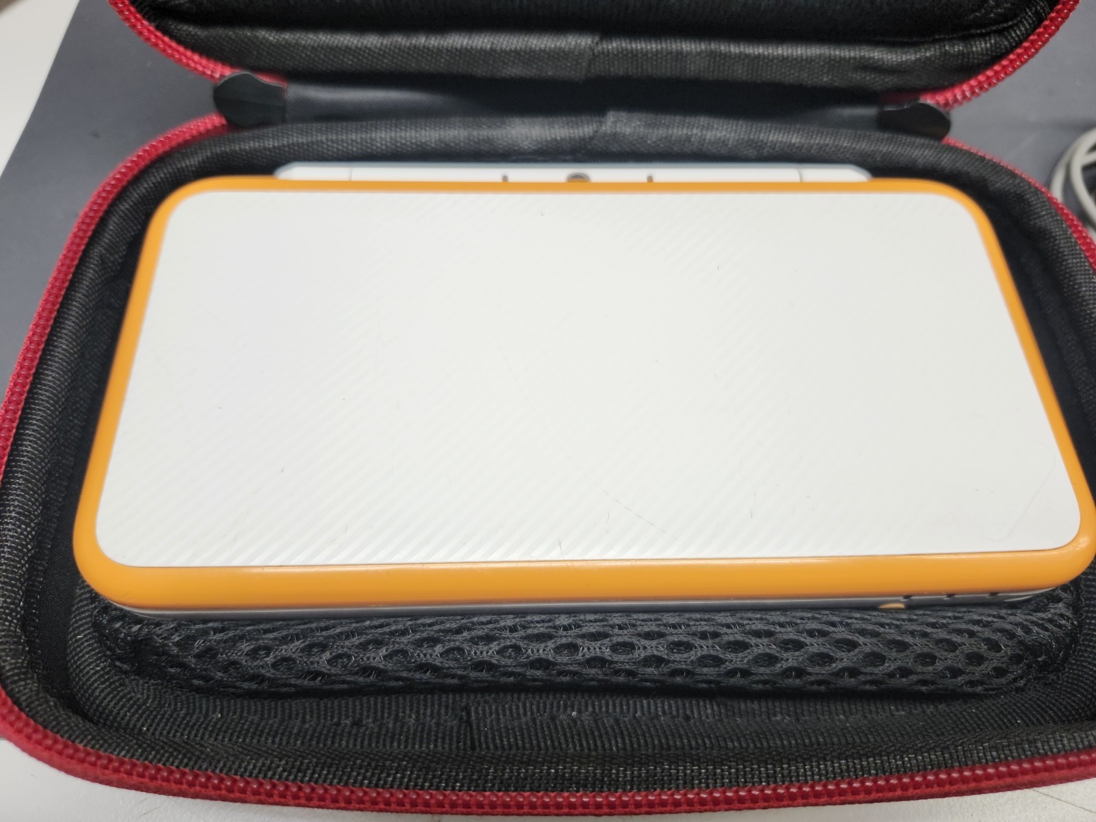Nintendo 2DS XL Console w/ 6 games. Zelda, Starfox, LOTR & more. White & Orange