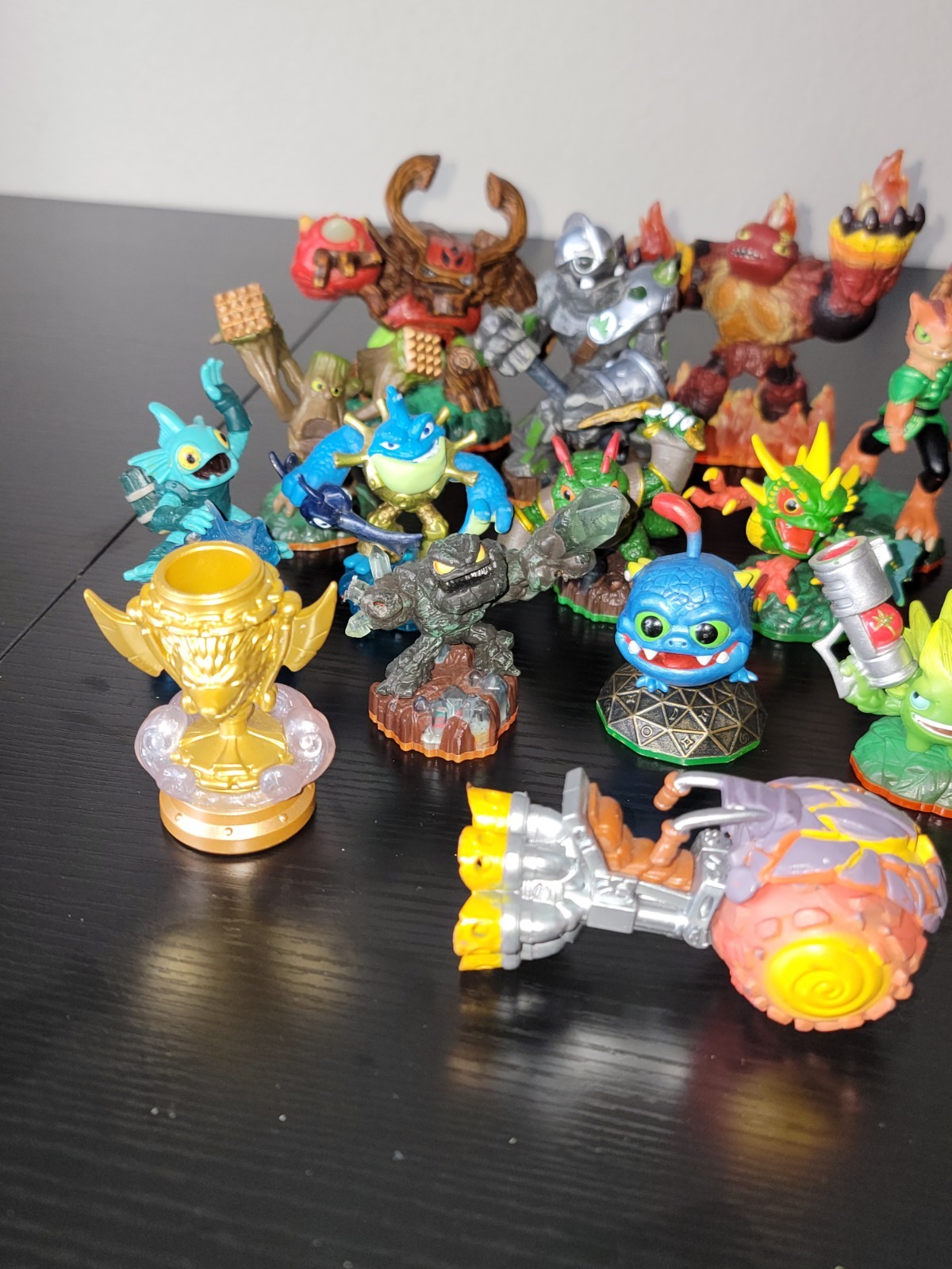 🔥Activision Skylanders Mixed Lot of 19 Collectible Figures (Some Damage)🔥
