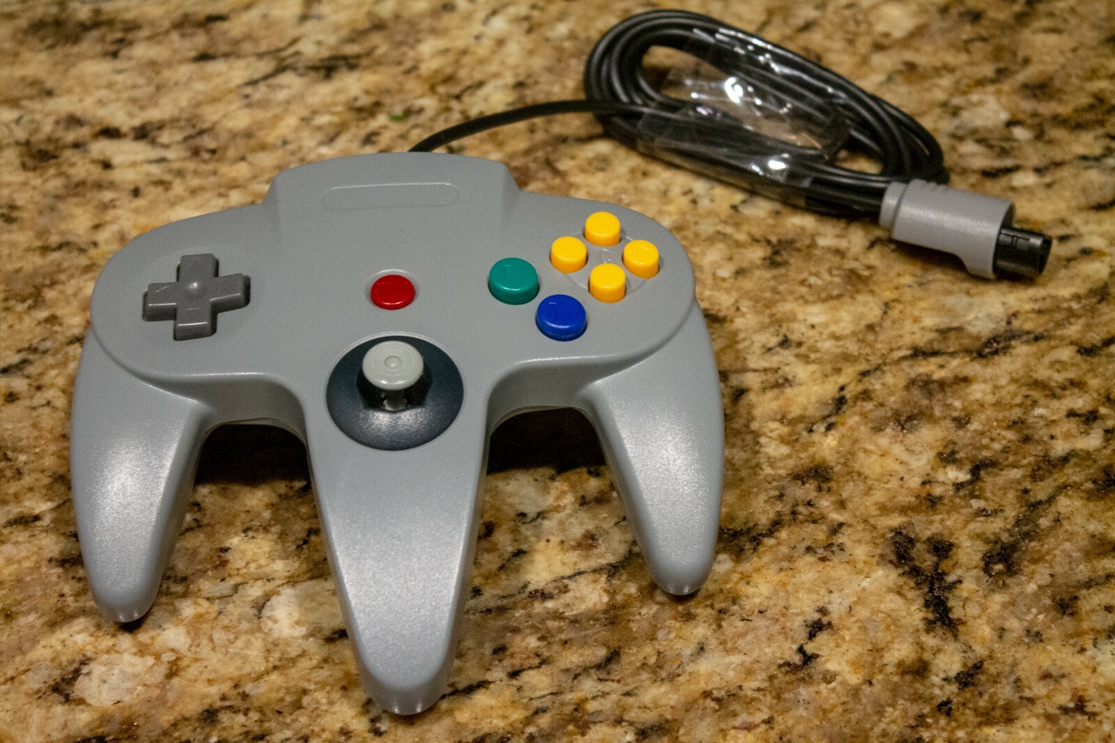 N64 Nintendo 64 VINTAGE CONSOLE+  3 NEW CONTROLLERS + Cords + TESTED-