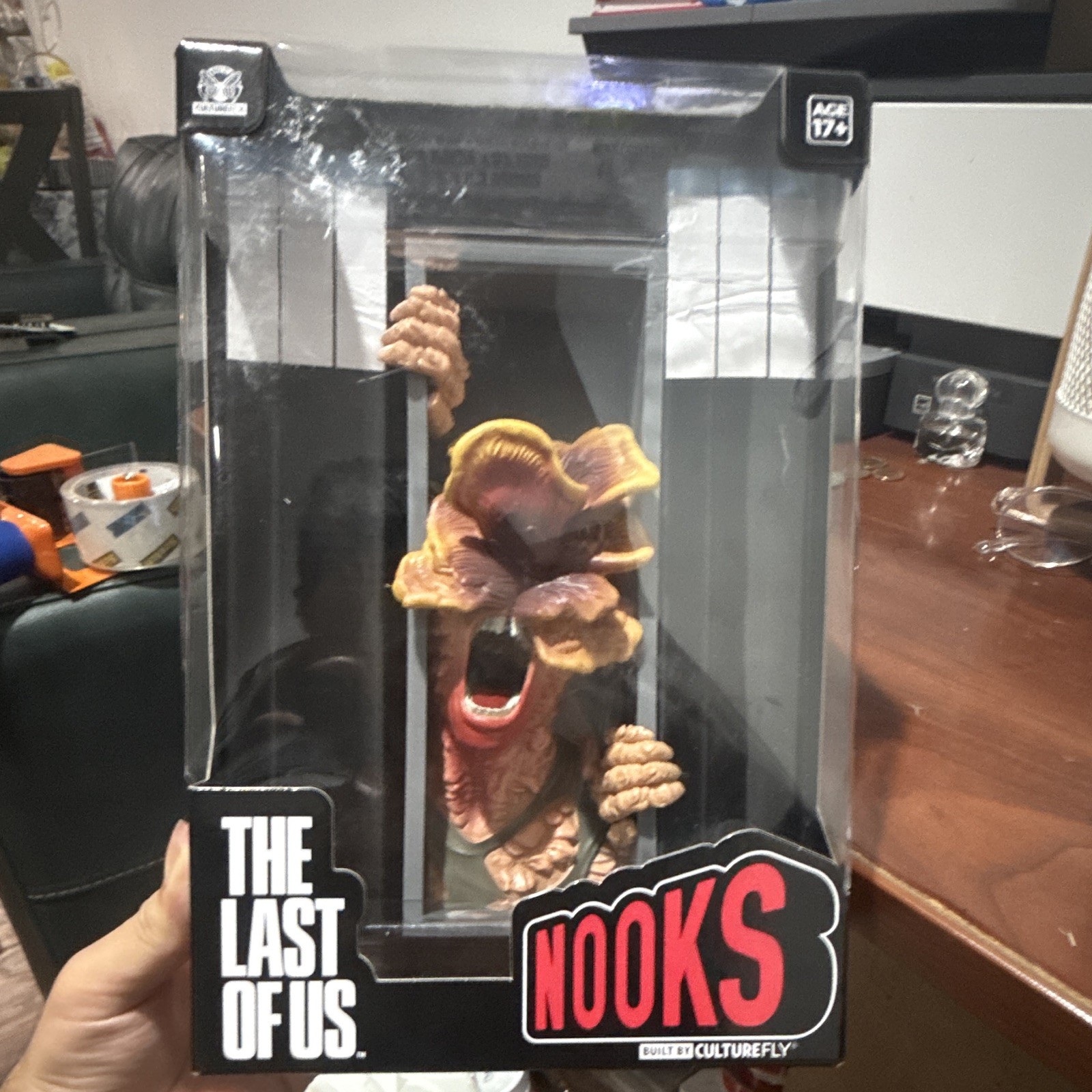 CultureFly Nooks The Last of Us Clicker Vinyl Bookend LAQ001AWM