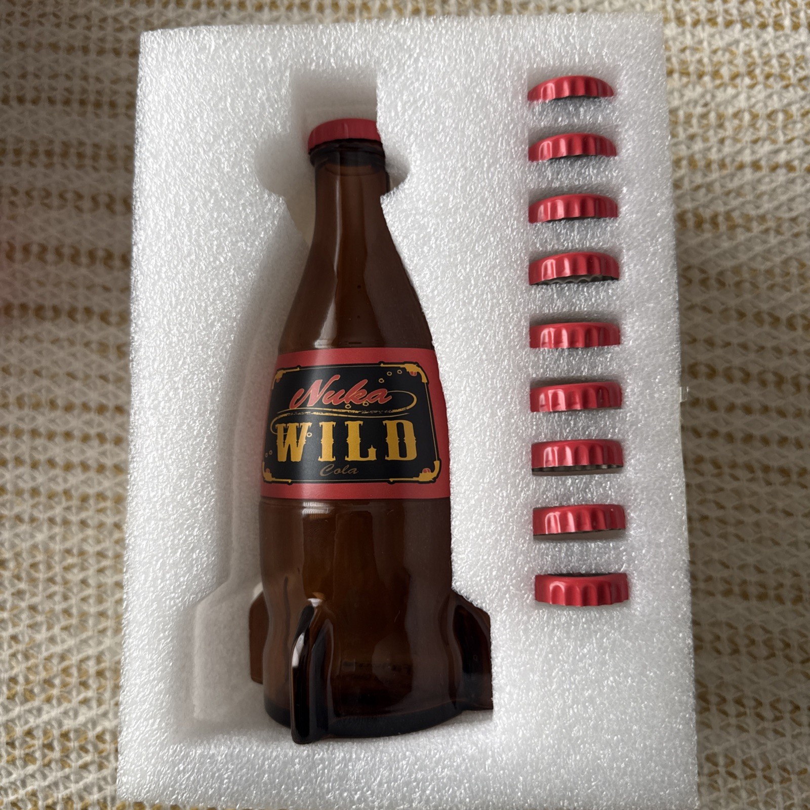 Fallout Authentic Nuka Cola Wild Collectibles Glass Bottle & 10 Caps !