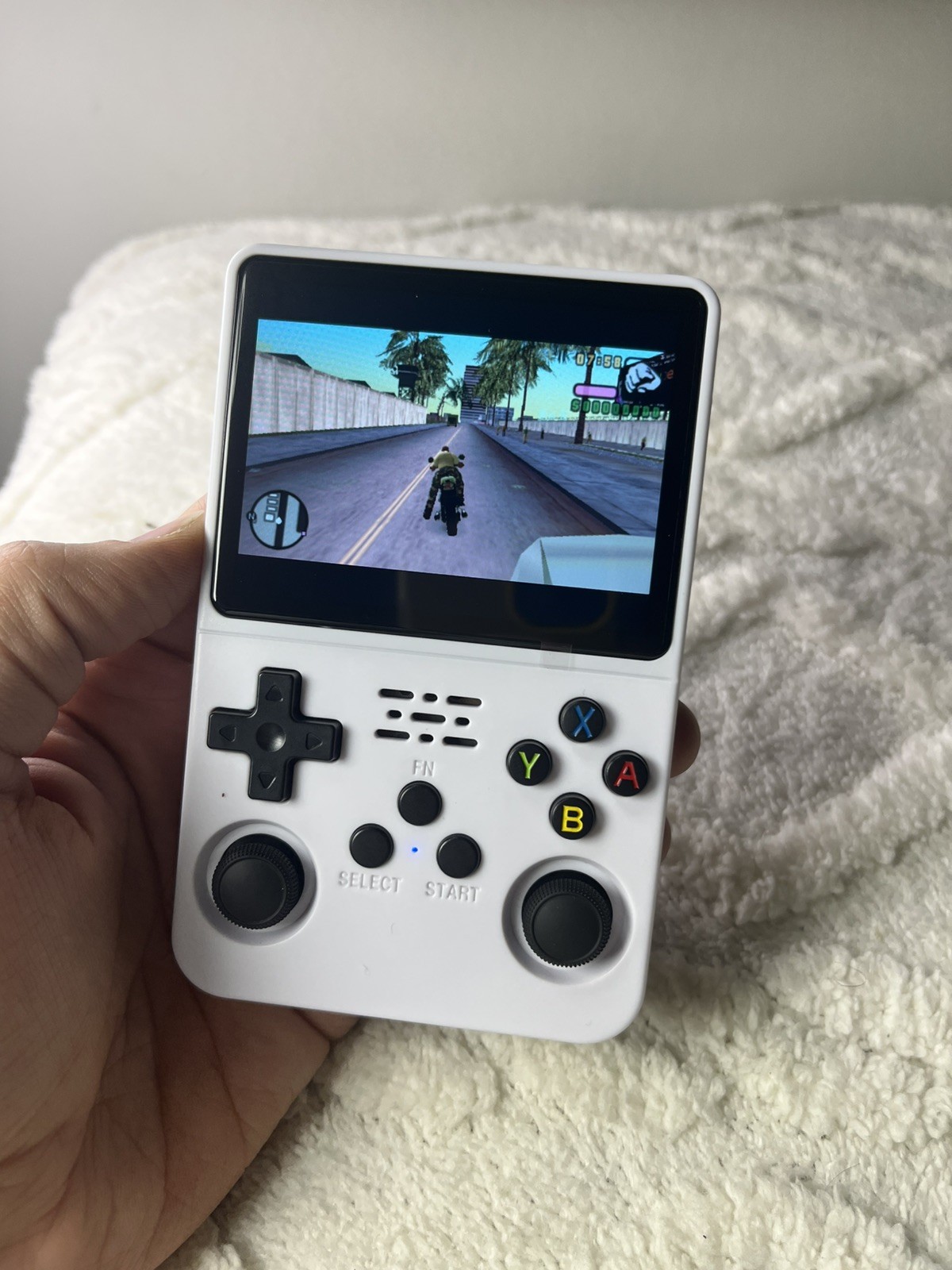 R36S Retro Handheld Game Console, 3.5″ Color Screen