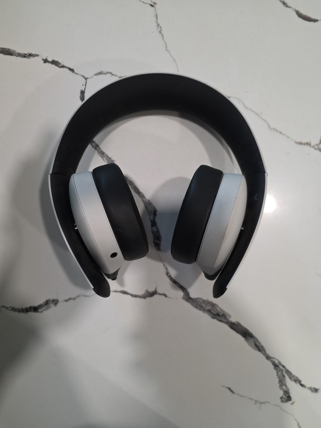Alienware Ear-Cup (Over the Ear) 7.1 PC Gaming Headset Gray – AW510H