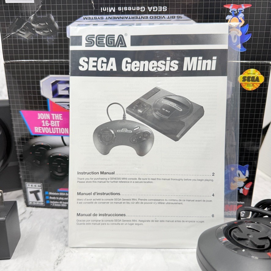 SEGA Genesis Mini Home Game Console 30th Anniversary 2019 Boxed Complete Clean!