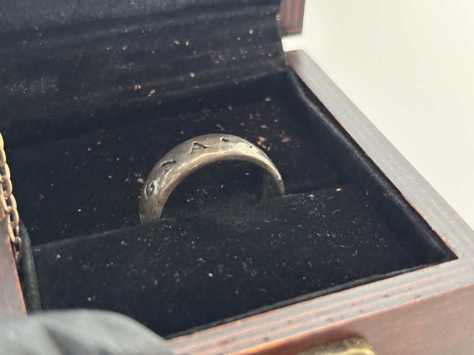 LIMITED UNCHARTED Nathan Drake Collectible Ring(415/1000) + FREE RARE Flashlight