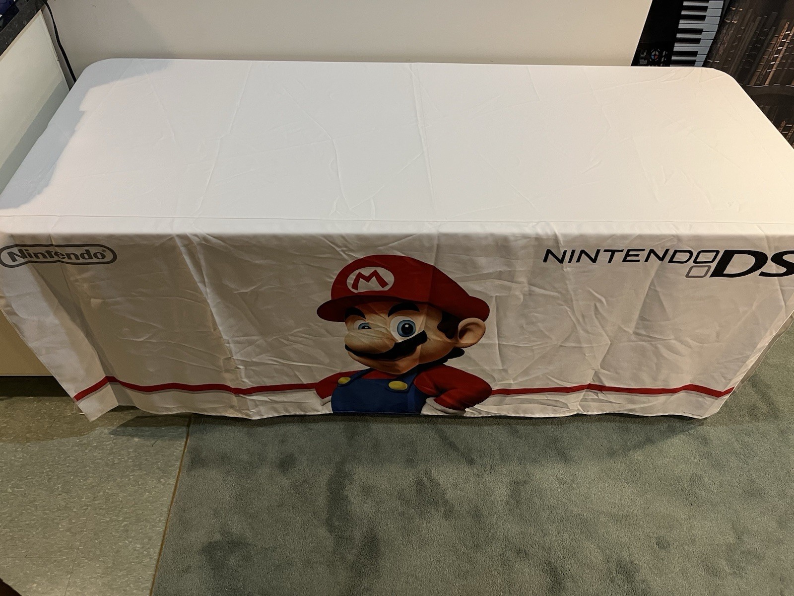 Nintendo Merchandising NMI TABLE CLOTH Store Display Wii 3S Mario TOYS R’ US