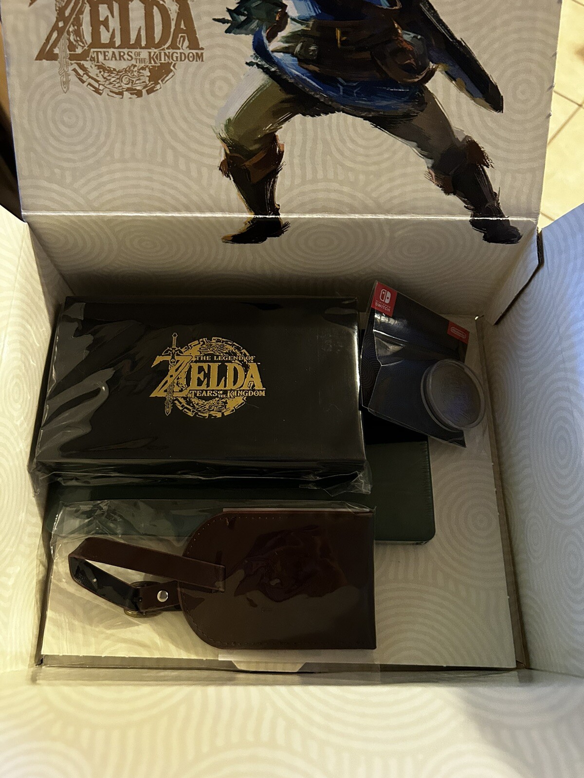 Tears Of The Kingdom EU Pre-Order Bundle: Medal + Luggage Tag + Coin + Notebook