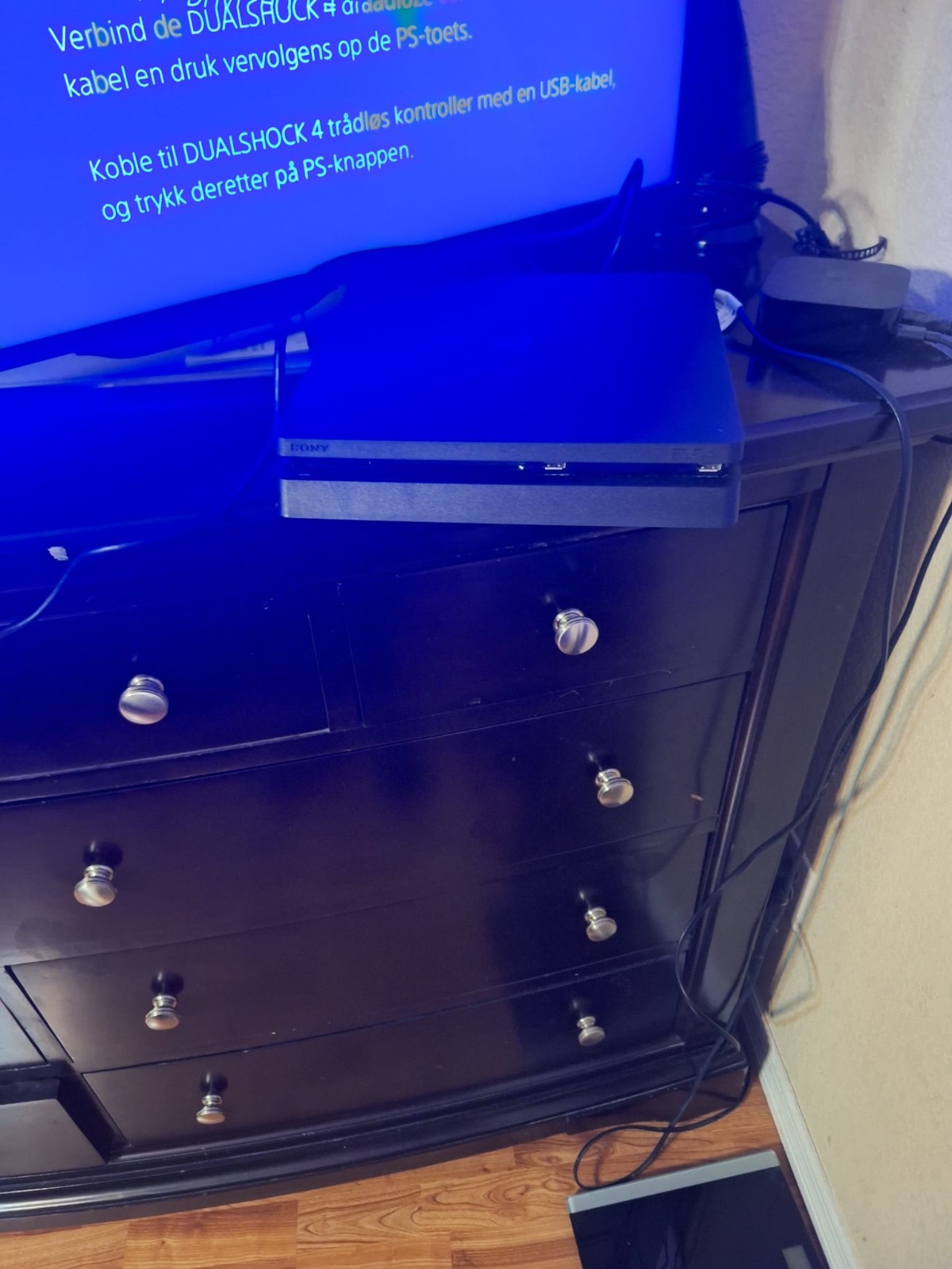 Sony PlayStation 4 PS4 500GB Black Wi-Fi Blu-Ray 1080p Region Free Cords
