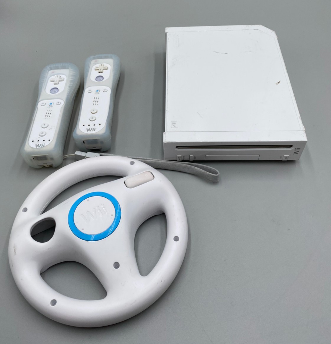 Nintendo Wii RVL-001 Home Console White + 2 Controllers/White Steering Wheel C