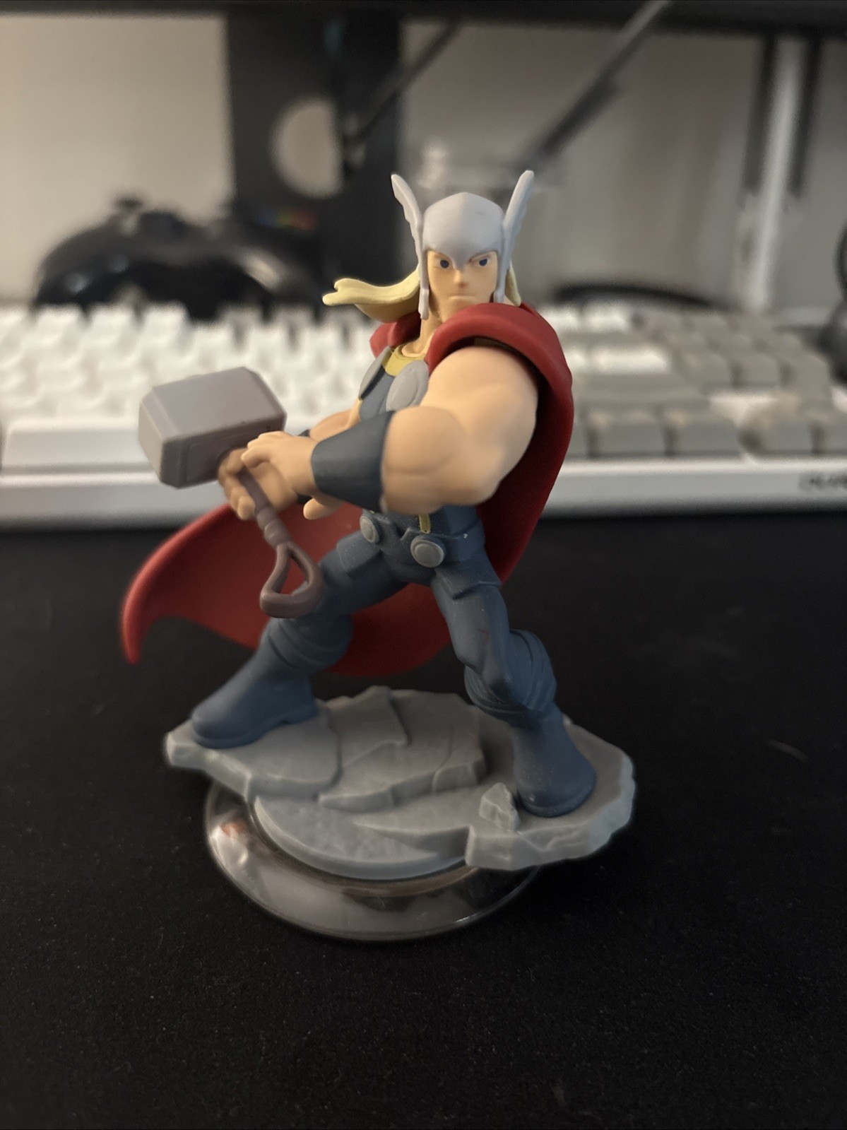 Disney Infinity Captain America, Thor, Black Widow, Hulk, Stark Tower, Game Pad
