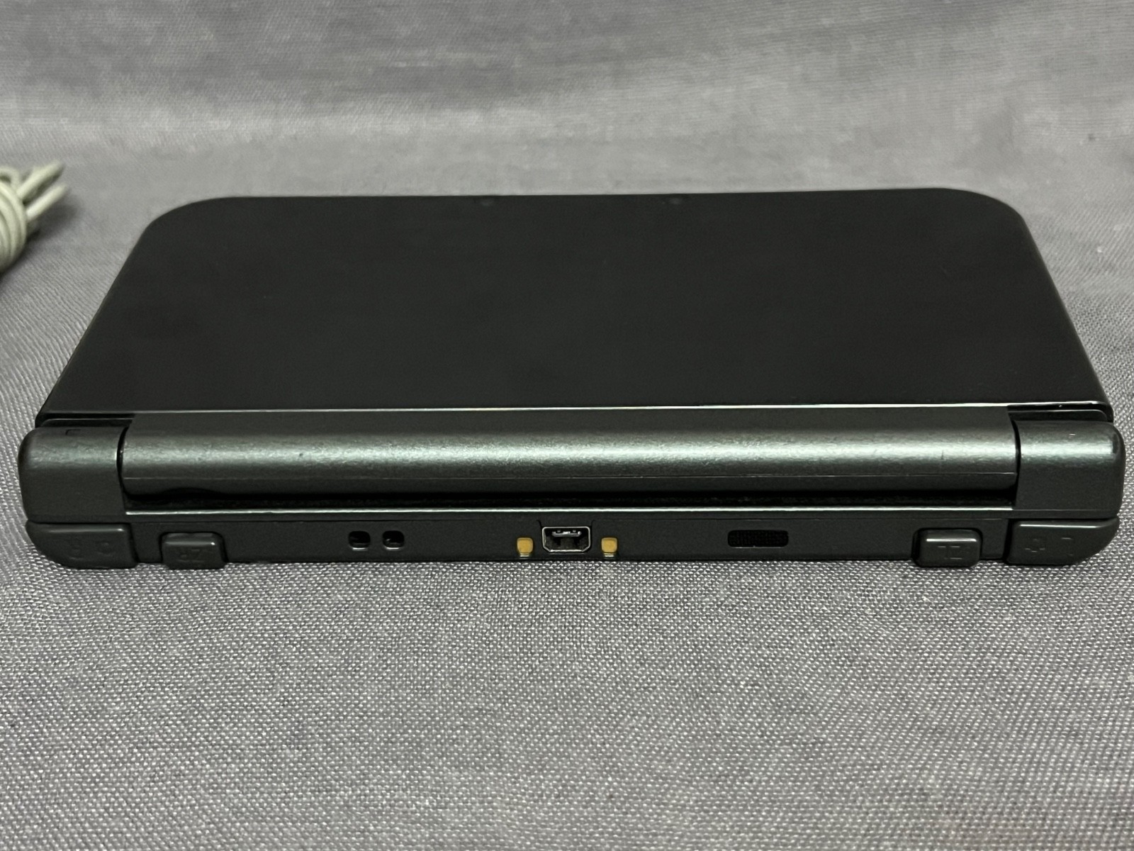 New Nintendo 3DS XL Gray Black Console With Charger and cartridge US Version