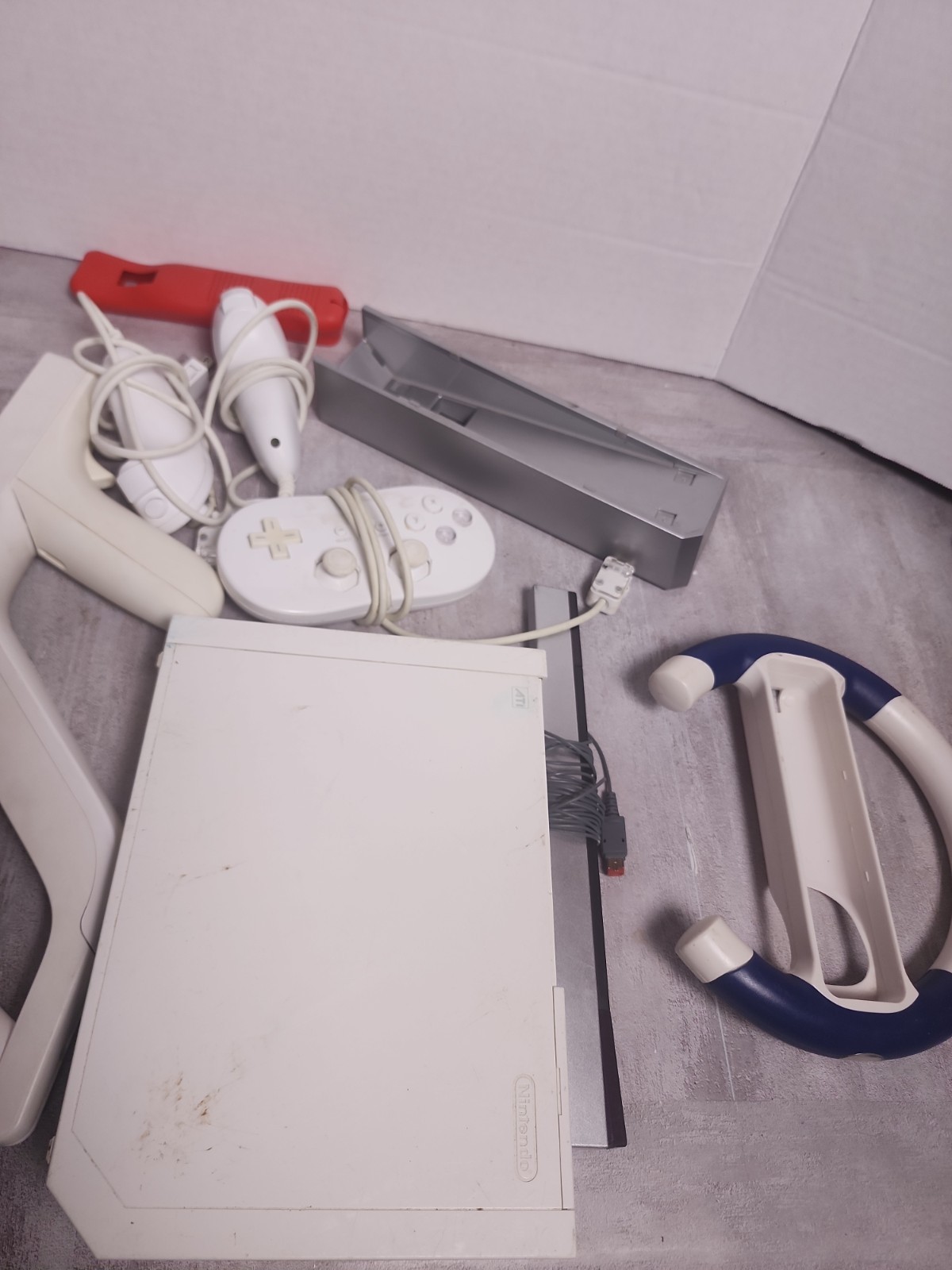 Nintendo Wii Console With Accessories And Games Lot RVL-001 2006