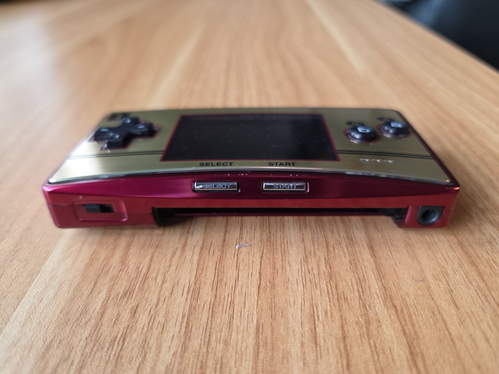 Nintendo Game Boy Micro 20th Anniversary Edition Famicom W/charger