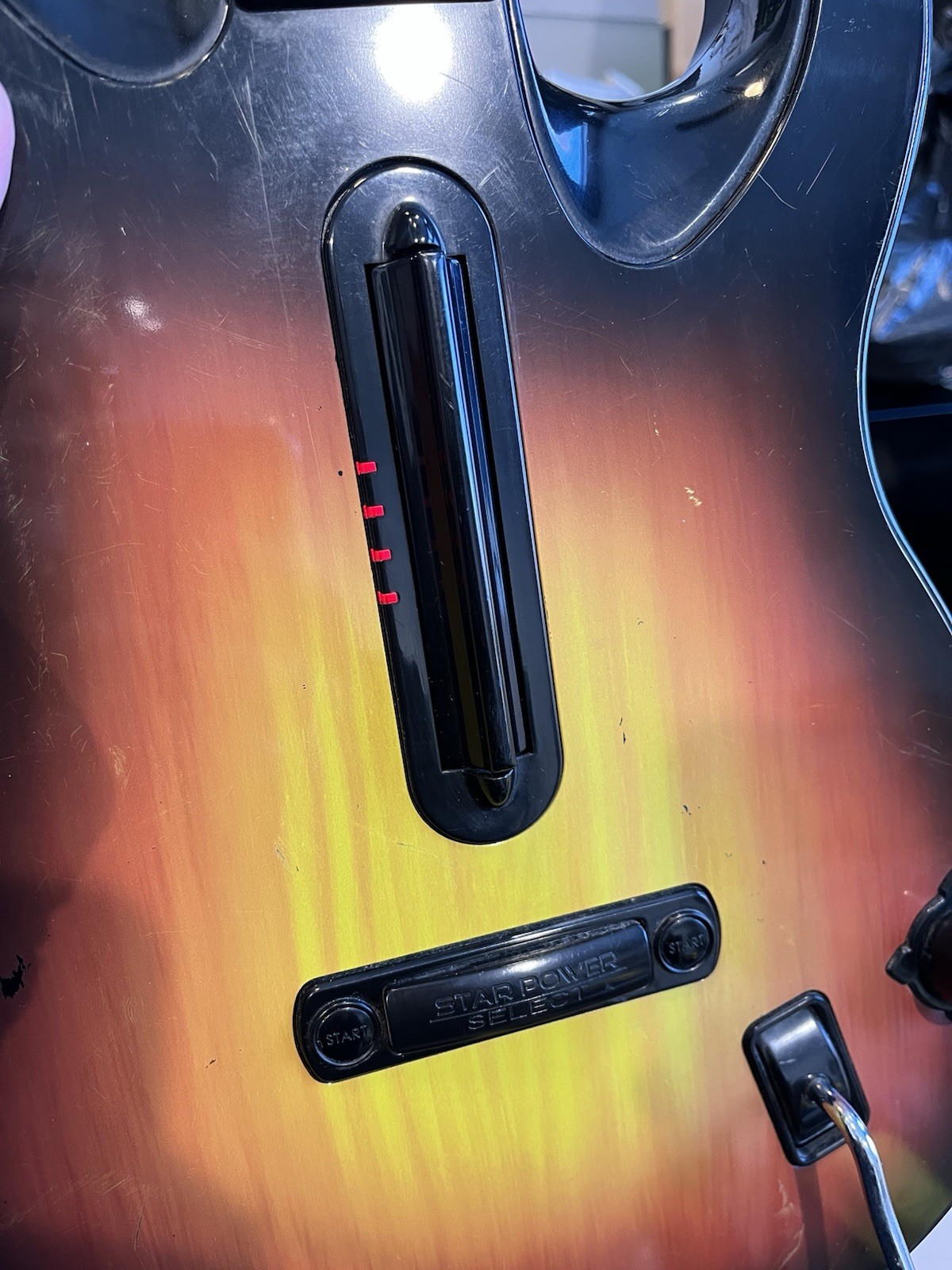 GUITAR HERO SUNBURST GUITAR CONTROLLER – NO DONGLE *TESTED W/AA’s – Lights Up*