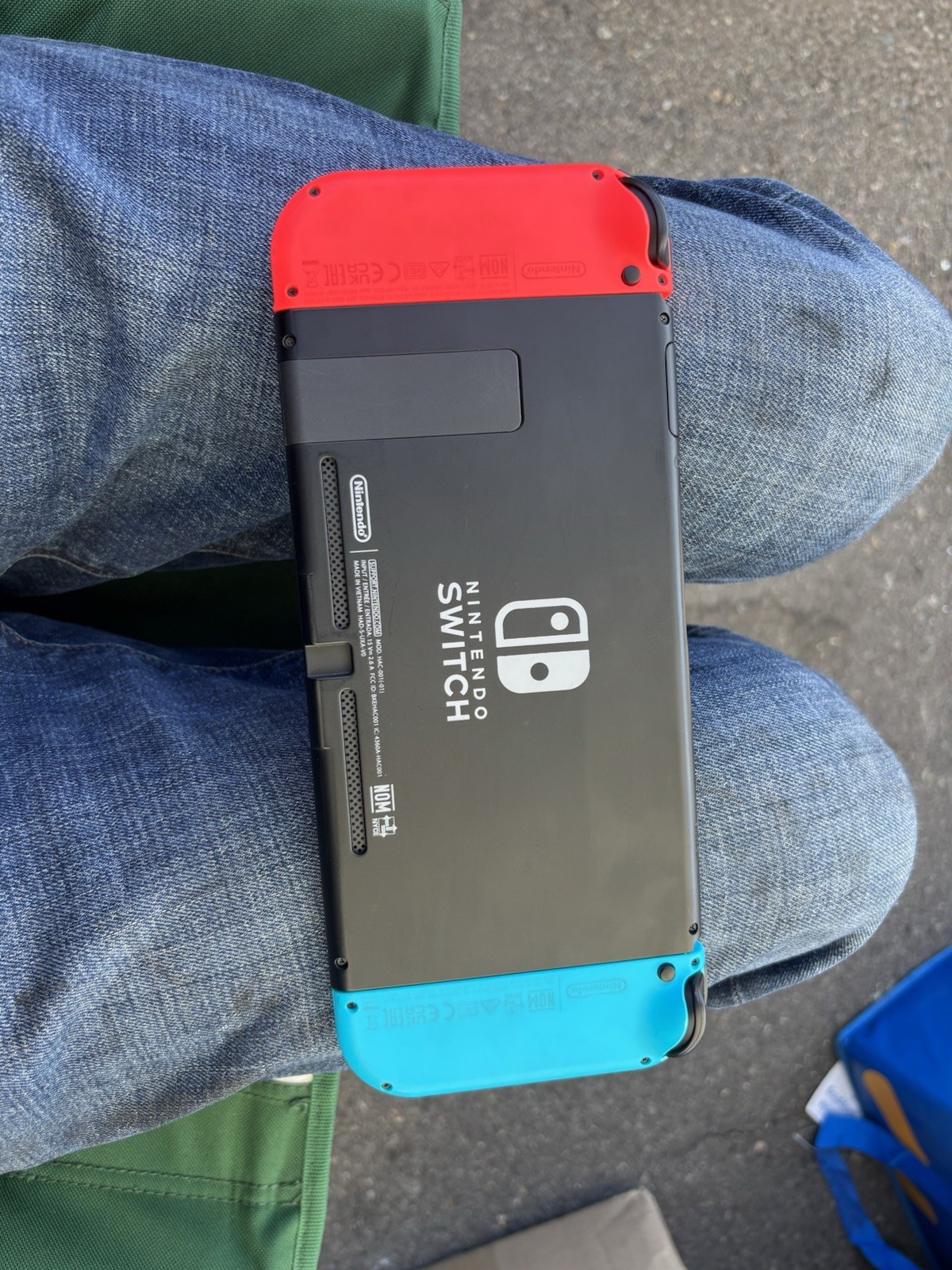 Nintendo Switch Console 32GB 1080p TV Connectivity USB-C Neon Red/Blue Joy-Con