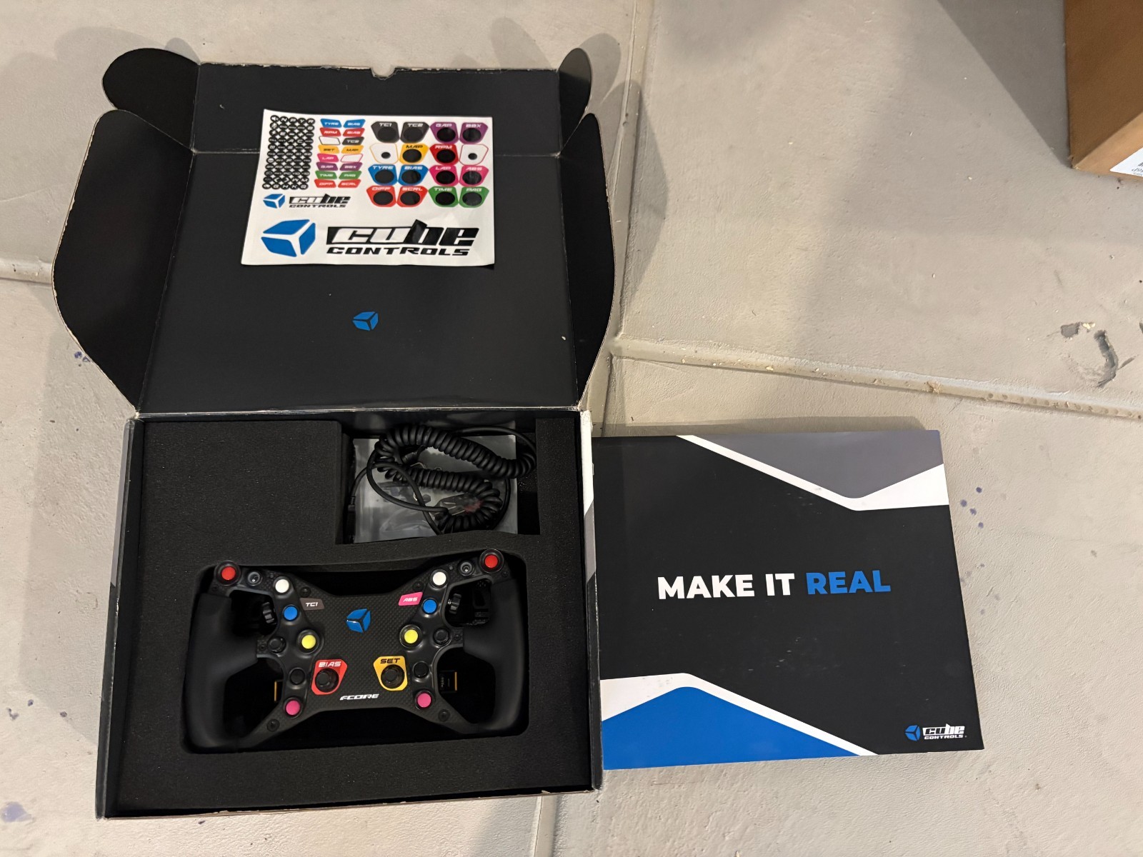 Cube Controls F-Core 4 Paddle Version with Universal Hub – Wireless and USB