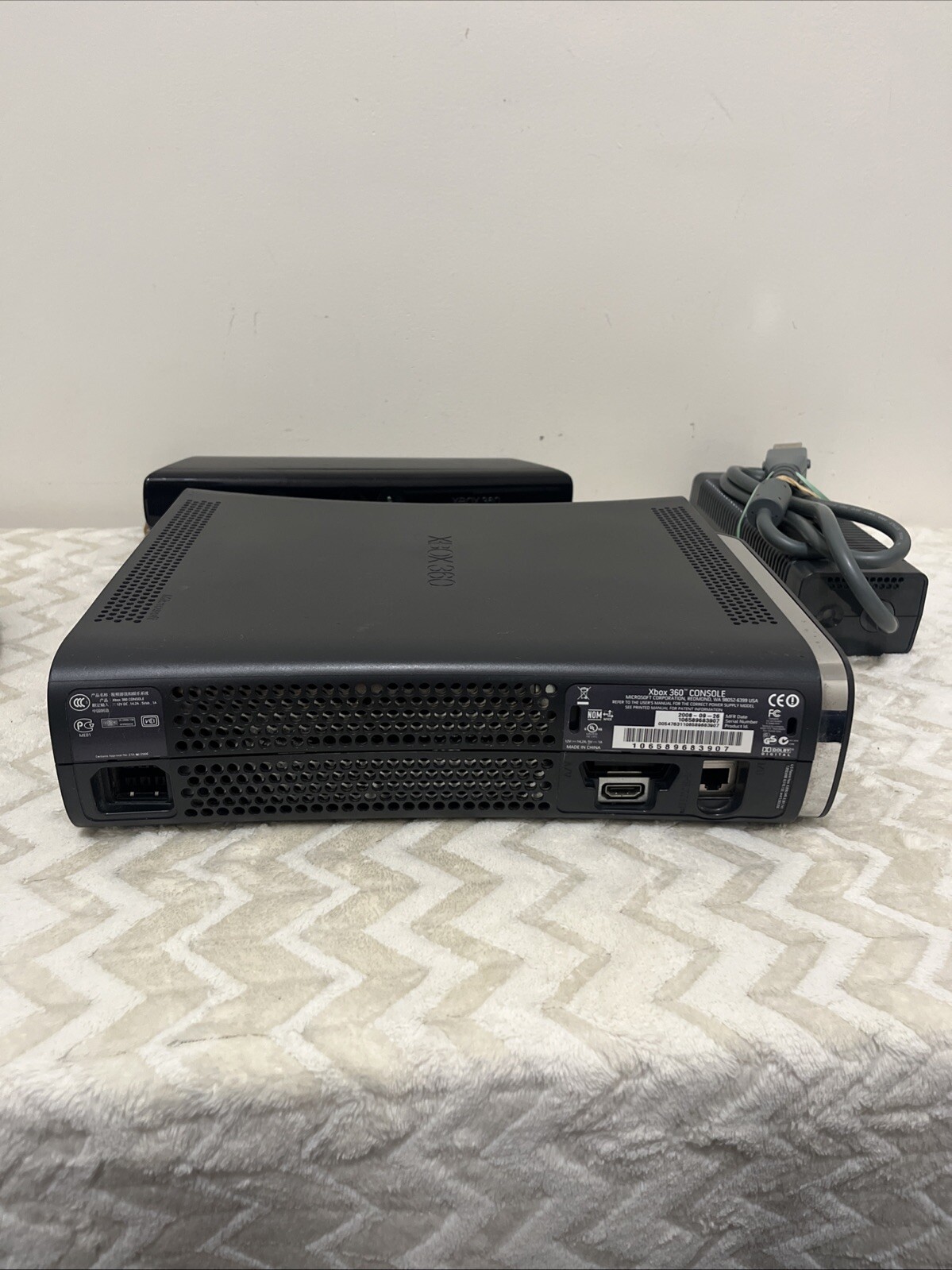 Microsoft Xbox 360 120GB Console With Power Adapter , Controller & Motion Cam