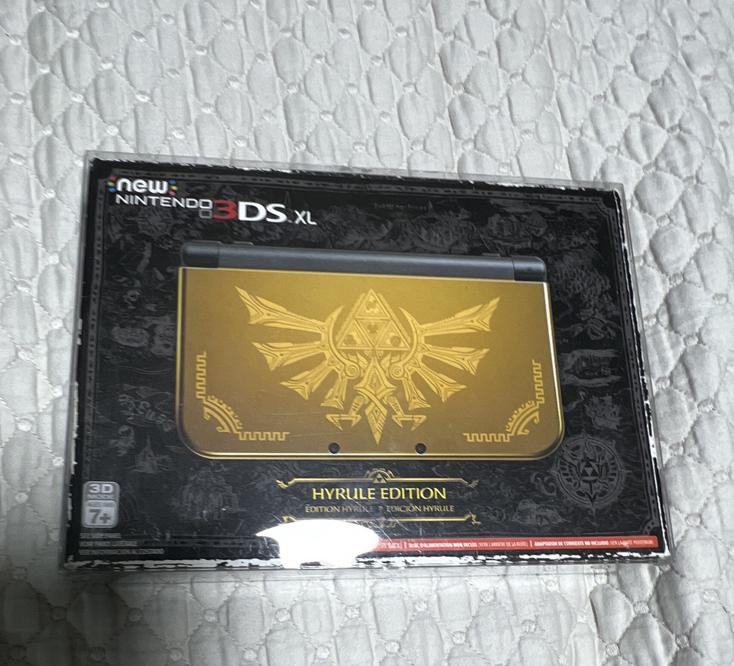 Nintendo New 3DS XL Hyrule Edition Gold/Black Handheld Console NTSC-U/C Boxed