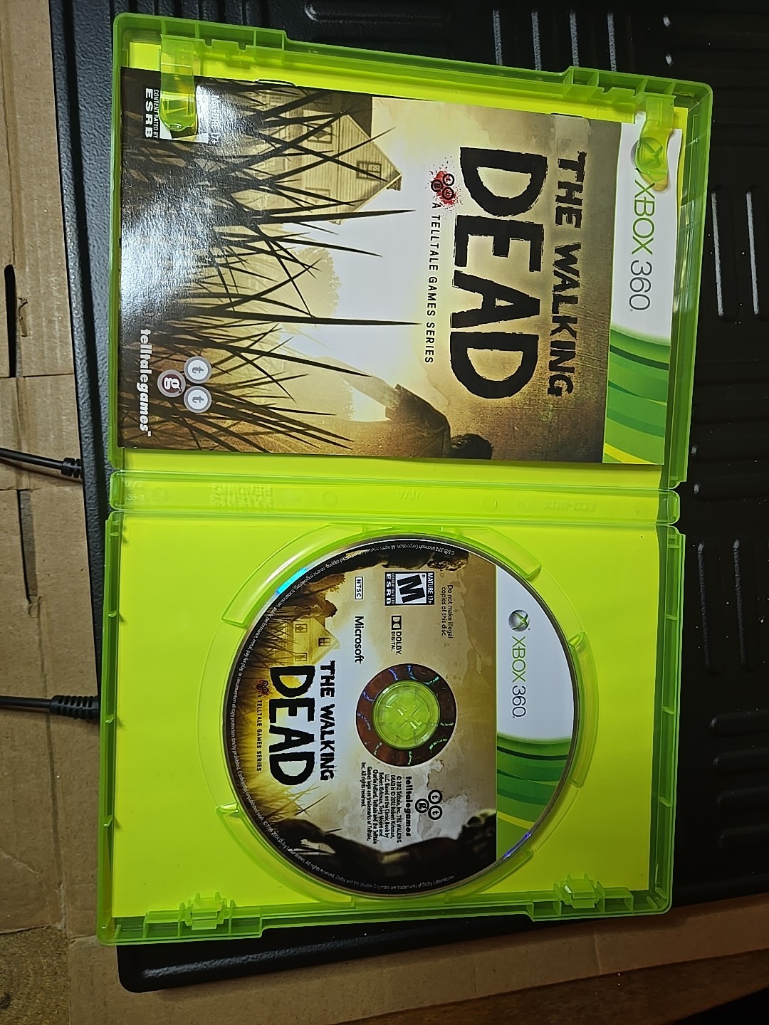 The Walking Dead: A Telltale Games Series (Microsoft Xbox 360, 2012) Mint Disc
