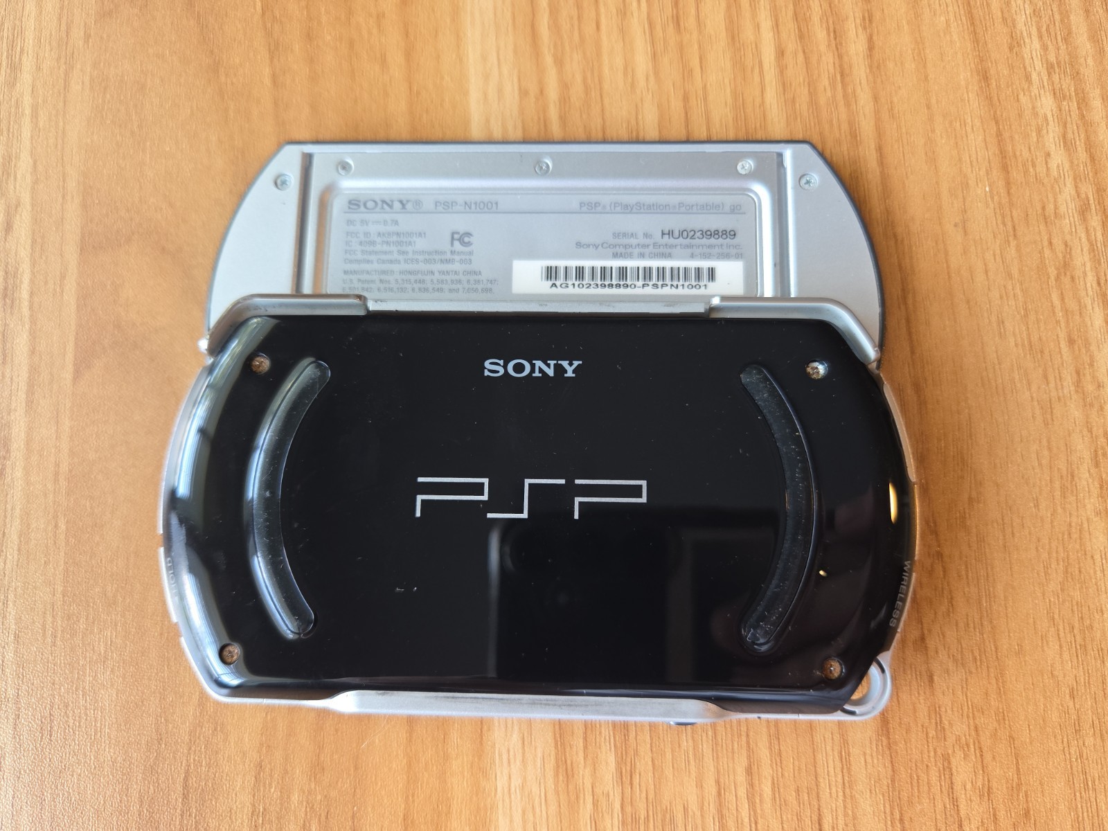 Sony PSP go PlayStation Portable Game Console – PSP-N1001 – Black Tested Working