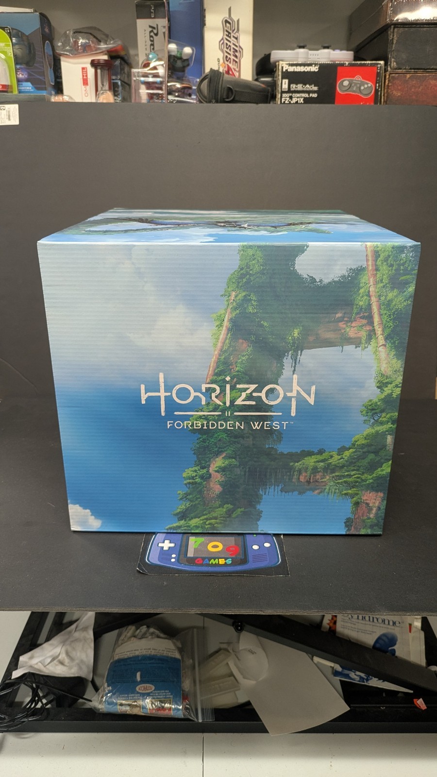 Horizon 2 Forbidden West Collector’s Edition – Tremortusk and Aloy Statues