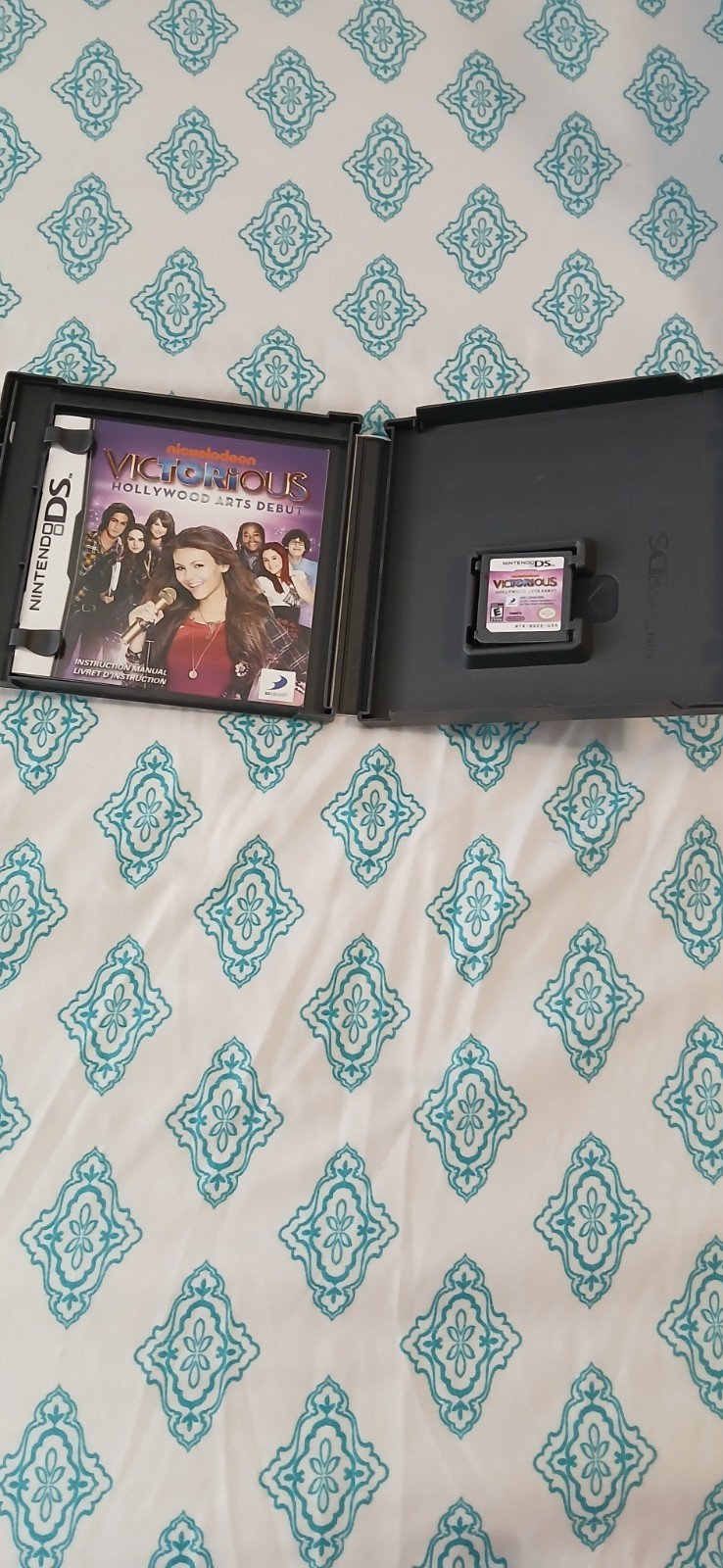 D3 Publisher Victorious: Hollywood Arts Debut Nintendo DS 2011 w/Manual, Tested.