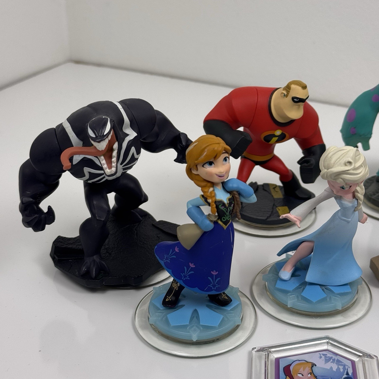 Disney Infinity Mixed Lot Marvel Frozen Pirates Incredibles Video Games & Dock