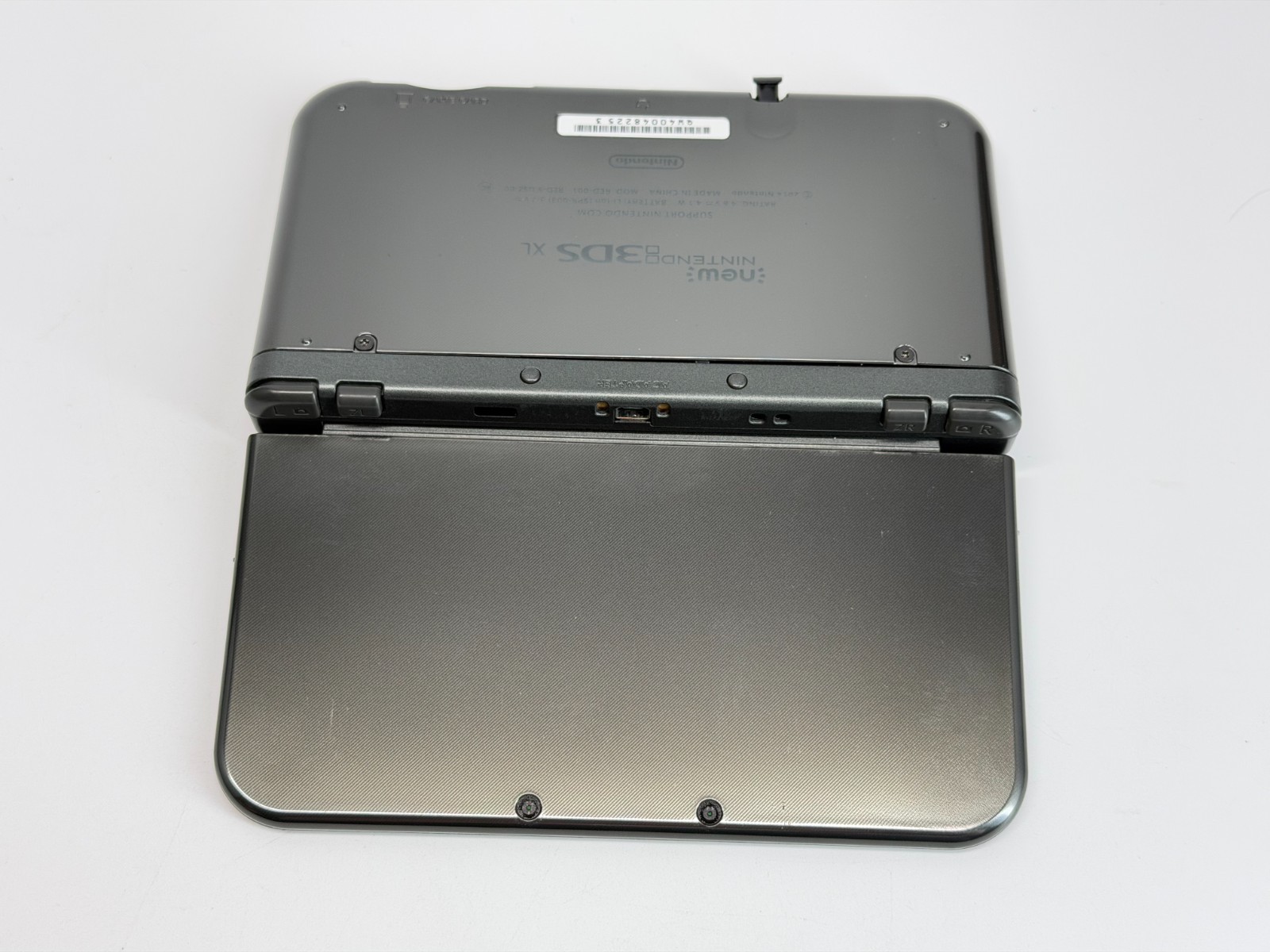 Nintendo New 3DS XL Metallic Black Handheld System *Screen has Yellow Line*