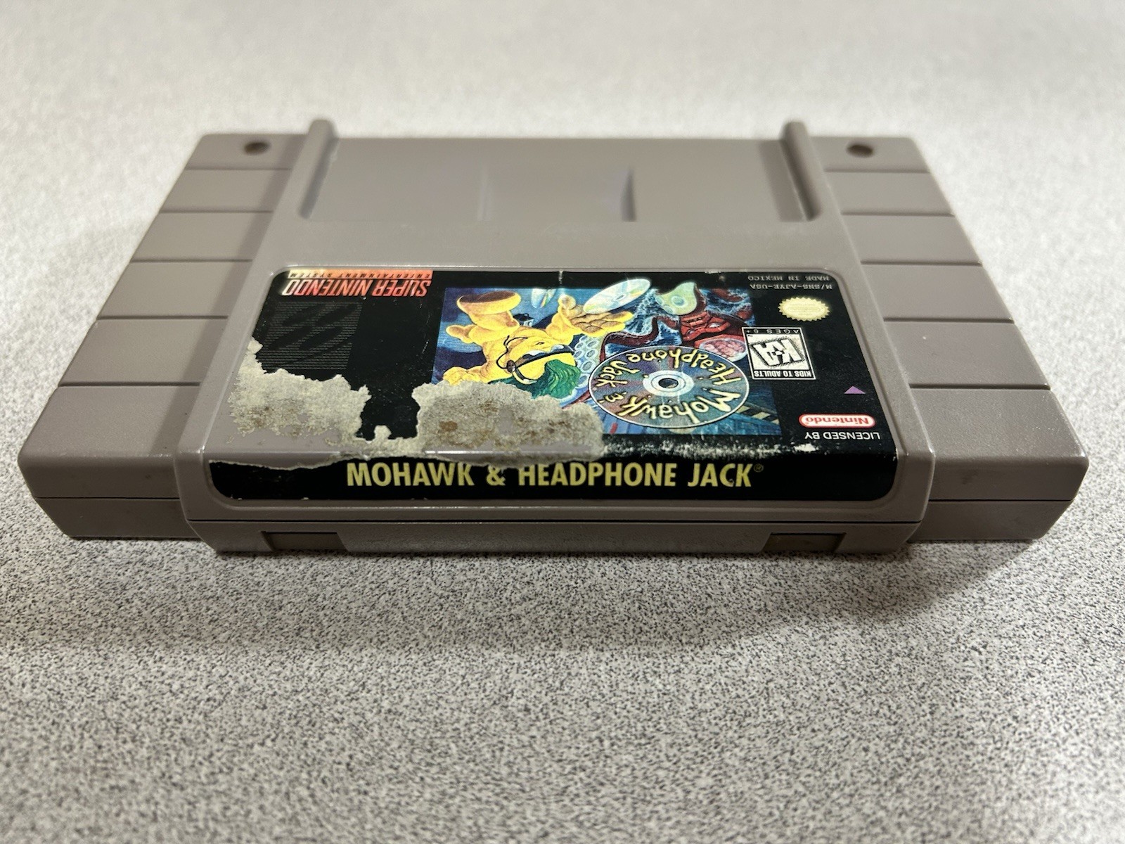 Mohawk and Headphone Jack (SNES 1996 Loose)