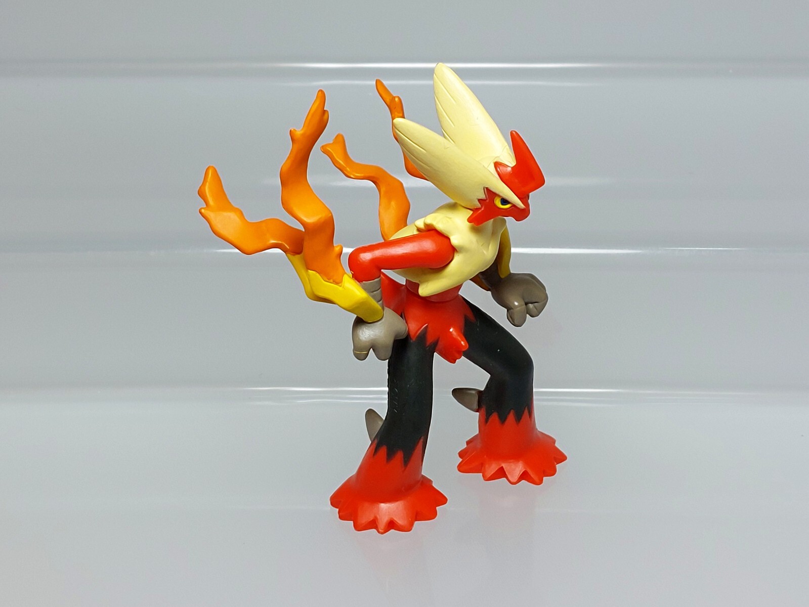Mega Blaziken Pokemon Moncolle Monster Collection Figure Tomy 2013 B06 2.6in