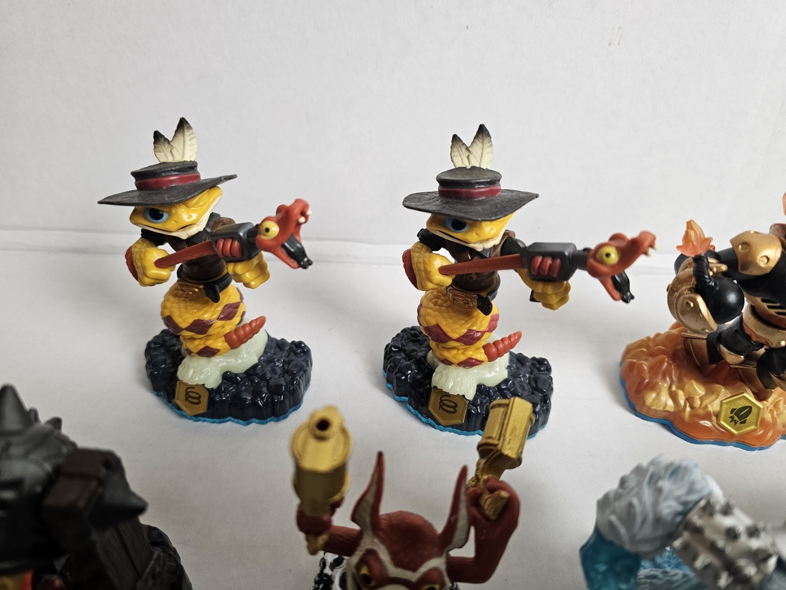 Skylanders Lot Of 19 With Carrying Case, Giants, Spyro’s Adventure, Swap Force