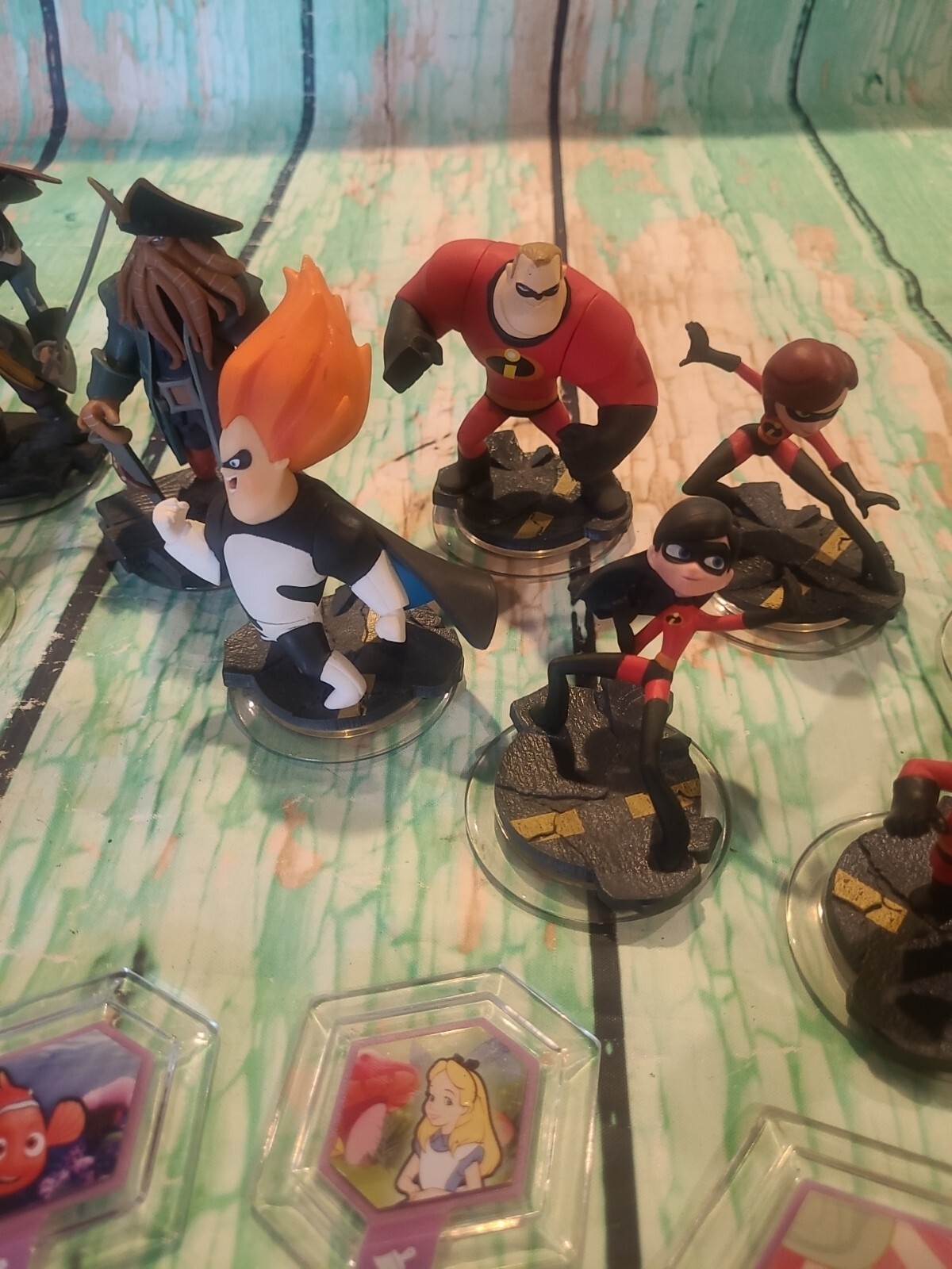 Disney Infinity Lot Of 14 Figures And 11 Power Disc The Incredibles Pirates