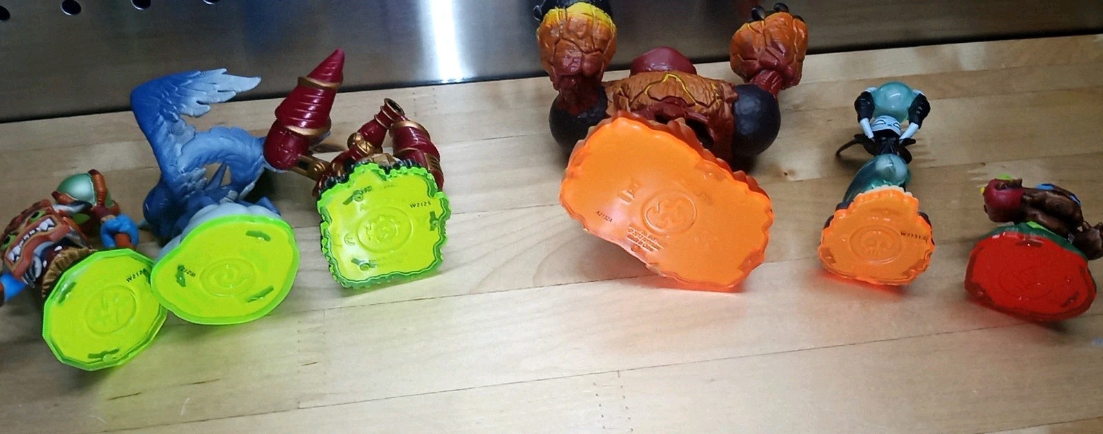 Skylanders Lot Bundle 3 Spyro’s Adventure & 3 Giants Hot Head Series 2 Hex +