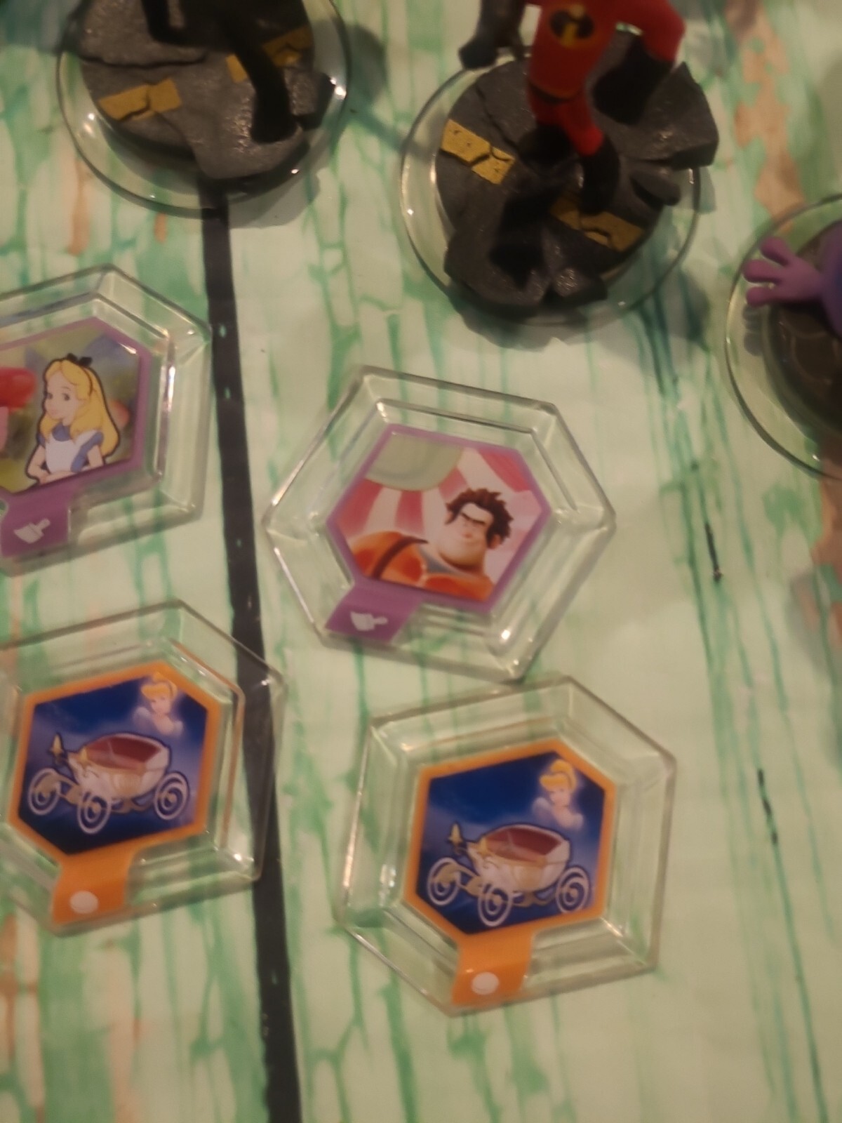 Disney Infinity Lot Of 14 Figures And 11 Power Disc The Incredibles Pirates