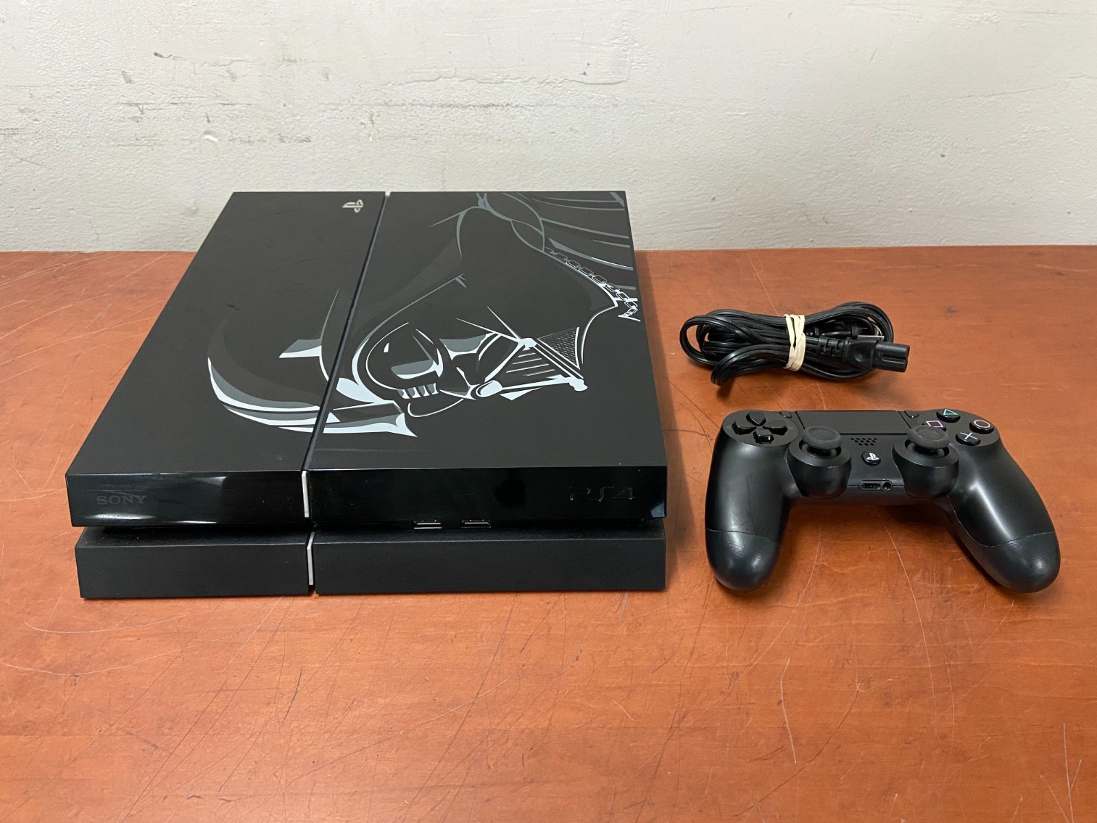 Sony PlayStation 4 PS4 500GB Darth Vader Edition Gaming Console CUH-1215A OO247