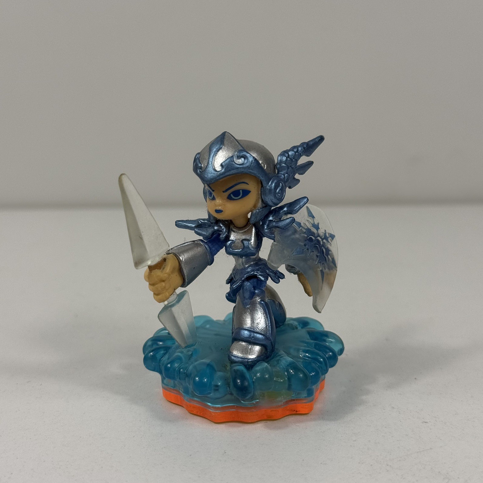 SKYLANDERS GIANTS LIGHTCORE CHILL FIGURE – WATER ELEMENT TESTED AND WORKING